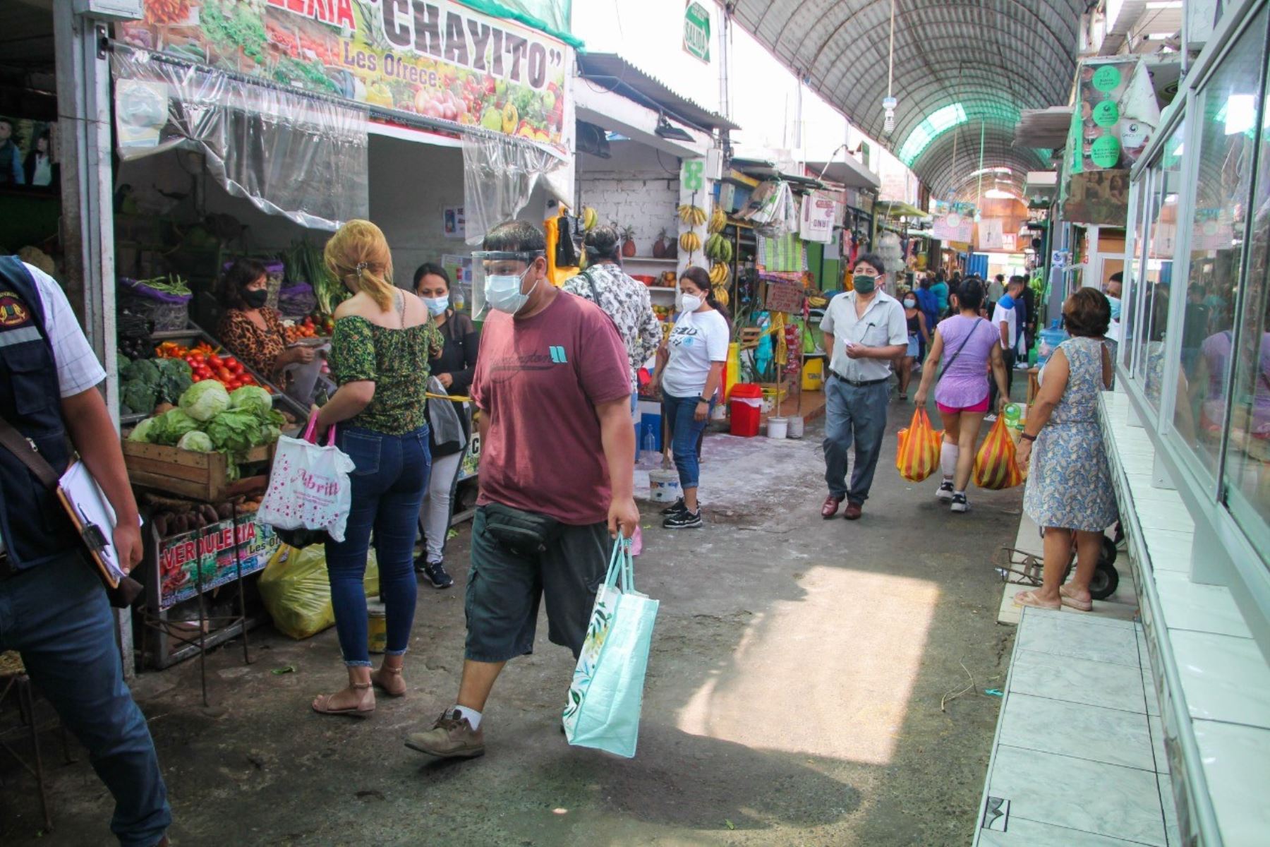 Mercado Chacra a la Olla de Chimbote fue multado por la municipalidad provincial del Santa.