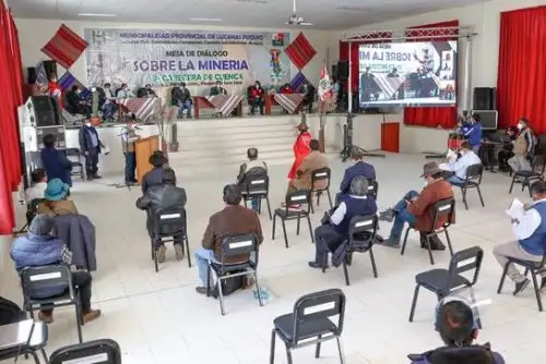 Reunión entre una comitiva del Gobierno y autoridades de las provincias del sur de Ayacucho. Foto: ANDINA/Difusión