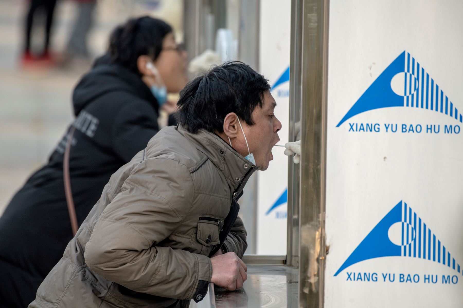 La Comisión Nacional de Sanidad de China anunció la detección de 54 nuevos contagios del coronavirus SARS-CoV-2, de los que 41 son infecciones locales. Foto: AFP