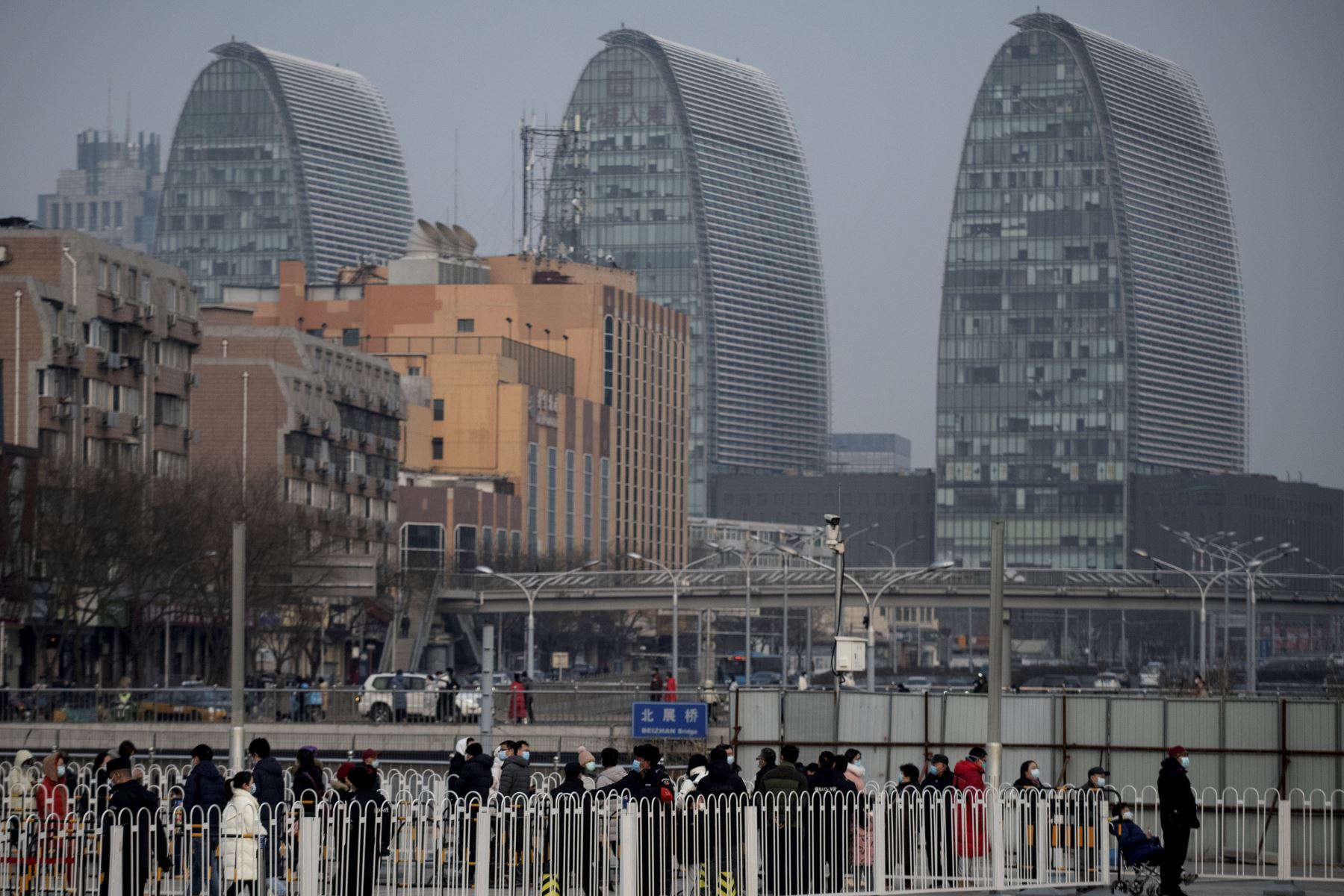 La Comisión Nacional de Sanidad de China anunció la detección de 54 nuevos contagios del coronavirus SARS-CoV-2, de los que 41 son infecciones locales. Foto: AFP