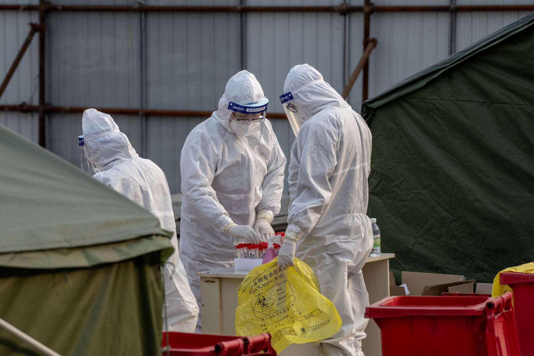 La Comisión Nacional de Sanidad de China anunció la detección de 54 nuevos contagios del coronavirus SARS-CoV-2, de los que 41 son infecciones locales. Foto: AFP