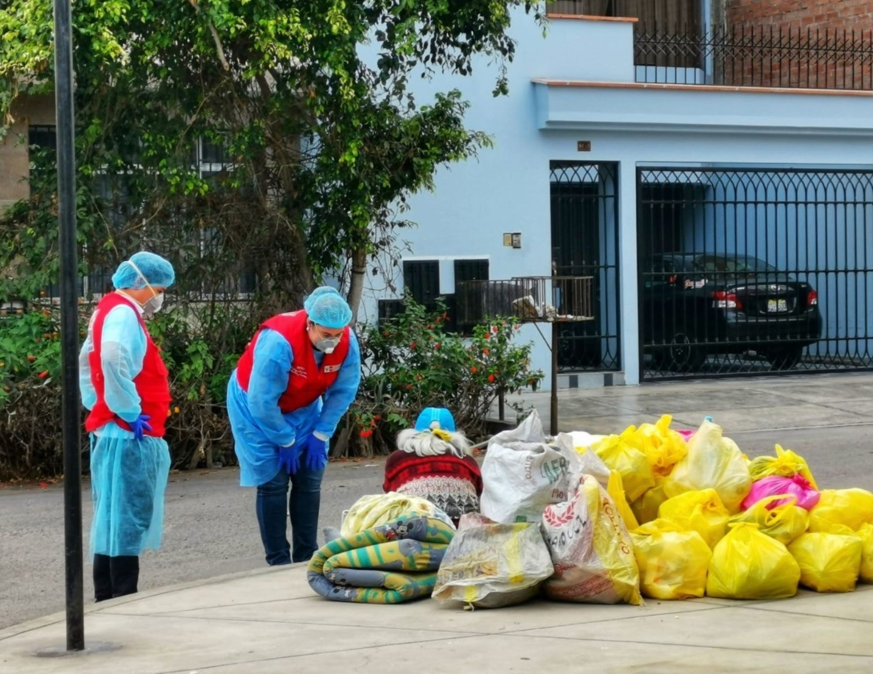 Resaltan trabajo del servicio Mi60+ del Ministerio de la Mujer en la atención de adultos mayores vulnerables ante el coronavirus en Chimbote.