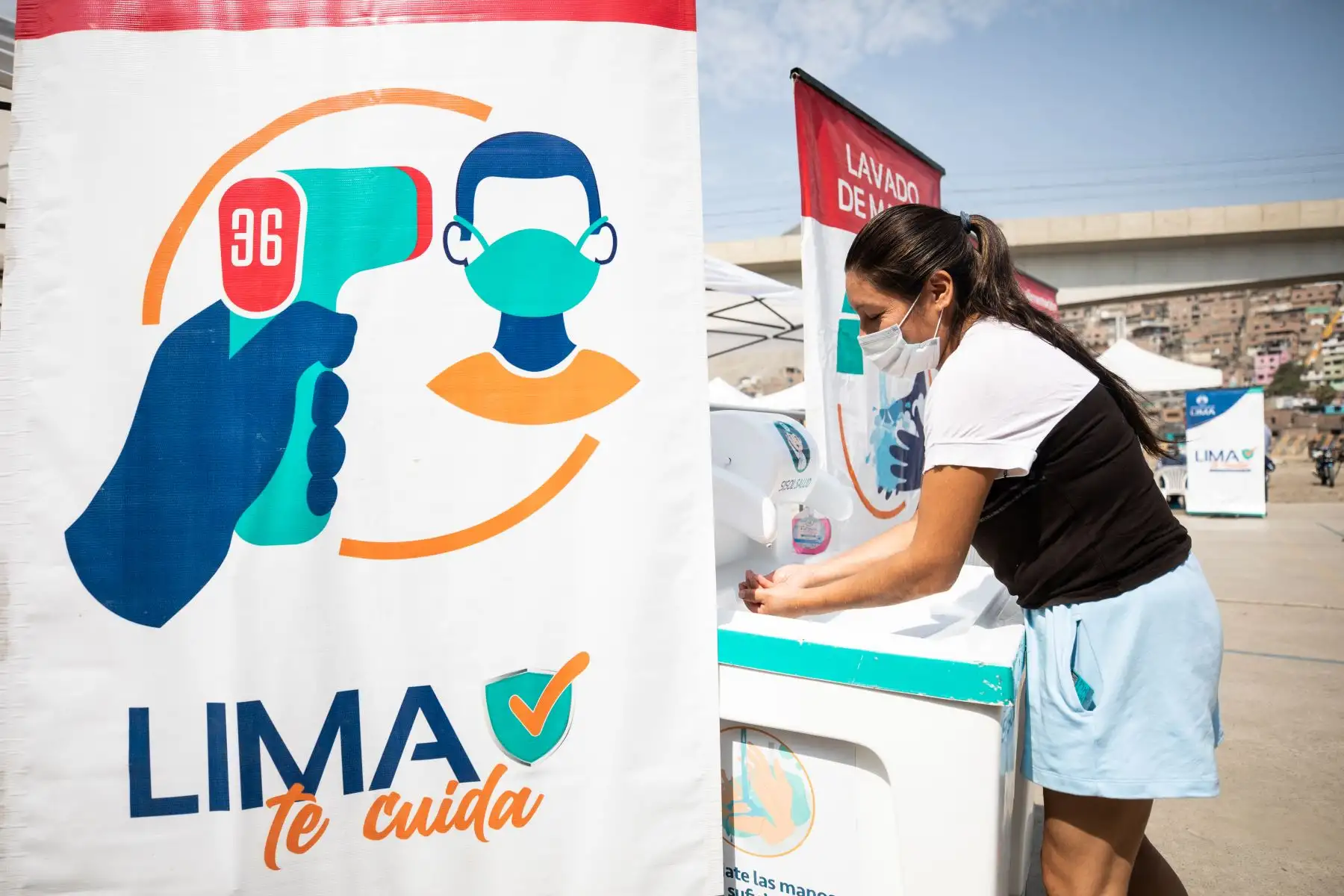 Campaña de salud preventiva Lima Te Cuida realiza pruebas de descarte Covid-19 a los pobladores de AAHH Nueva Caja de Agua. Además, este programa busca acercar los servicios de salud a la población más vulnerable de la capital e identificar las comorbilidades asociadas al COVID-19, como obesidad, diabetes e hipertensión. Foto: ANDINA/Municipalidad de Lima