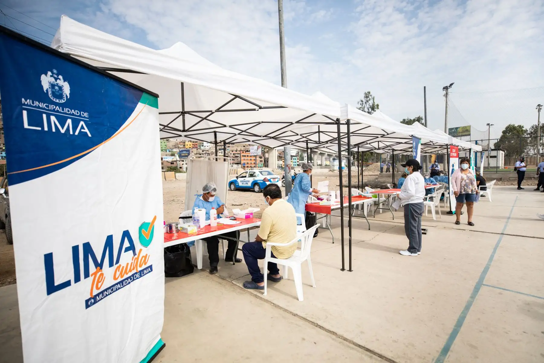 Campaña de salud preventiva Lima Te Cuida realiza pruebas de descarte Covid-19 a los pobladores de AAHH Nueva Caja de Agua. Además, este programa busca acercar los servicios de salud a la población más vulnerable de la capital e identificar las comorbilidades asociadas al COVID-19, como obesidad, diabetes e hipertensión. Foto: ANDINA/Municipalidad de Lima