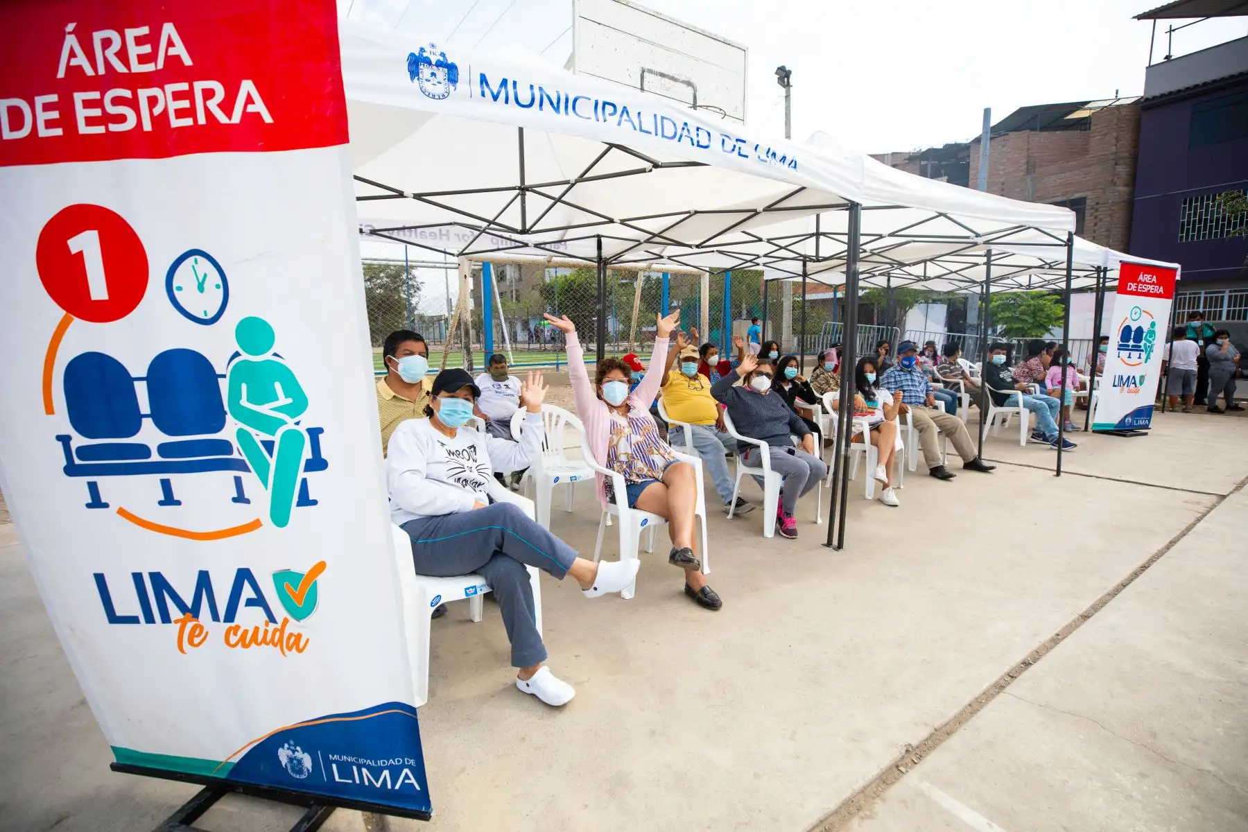 Campaña de salud preventiva Lima Te Cuida realiza pruebas de descarte Covid-19 a los pobladores de AAHH Nueva Caja de Agua. Además, este programa busca acercar los servicios de salud a la población más vulnerable de la capital e identificar las comorbilidades asociadas al COVID-19, como obesidad, diabetes e hipertensión. Foto: ANDINA/Municipalidad de Lima