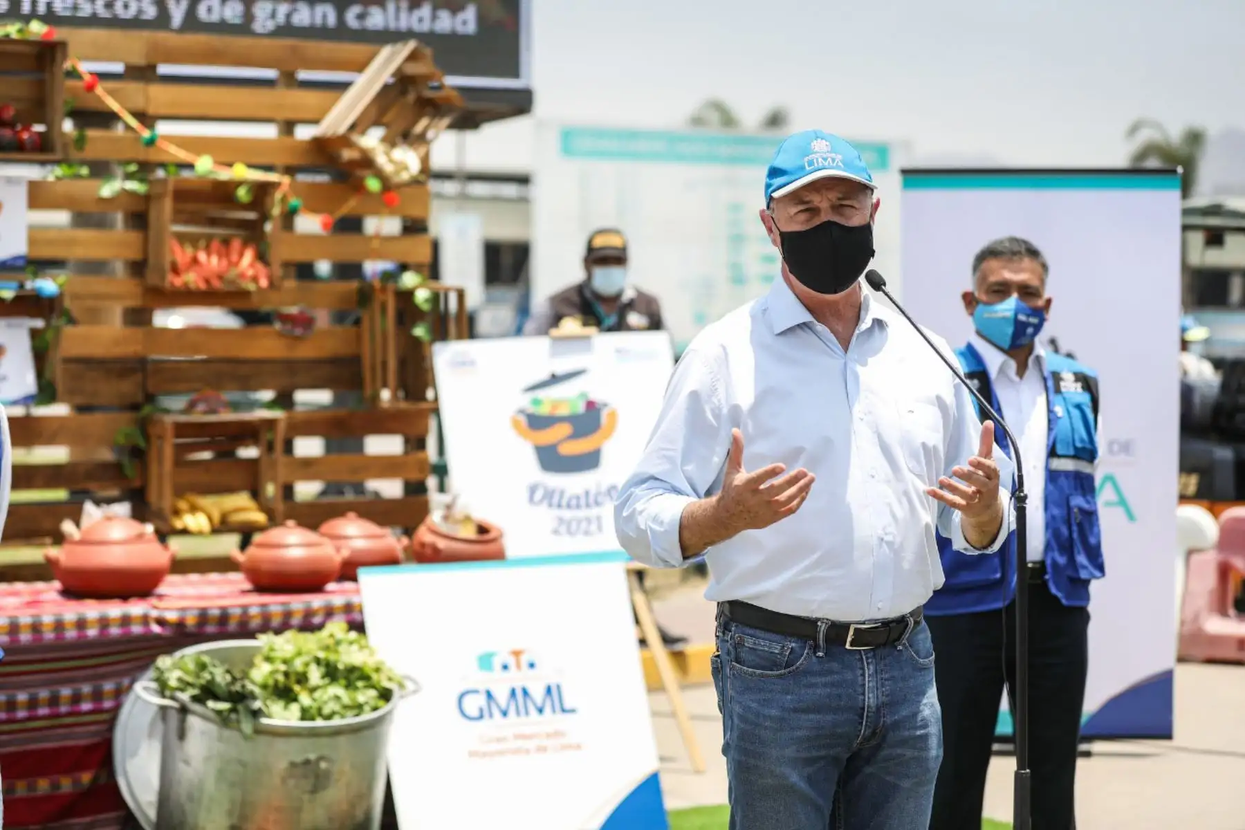 Con el apoyo de la Empresa Municipal de Mercados S.A.,  la Municipalidad de Lima llevó a cabo la Ollatón, mediante la cual donó 25 toneladas de alimentos, como hortalizas, verduras, tubérculos y frutas, a 63 ollas comunes de la ciudad
Foto: Municipalidad de Lima
