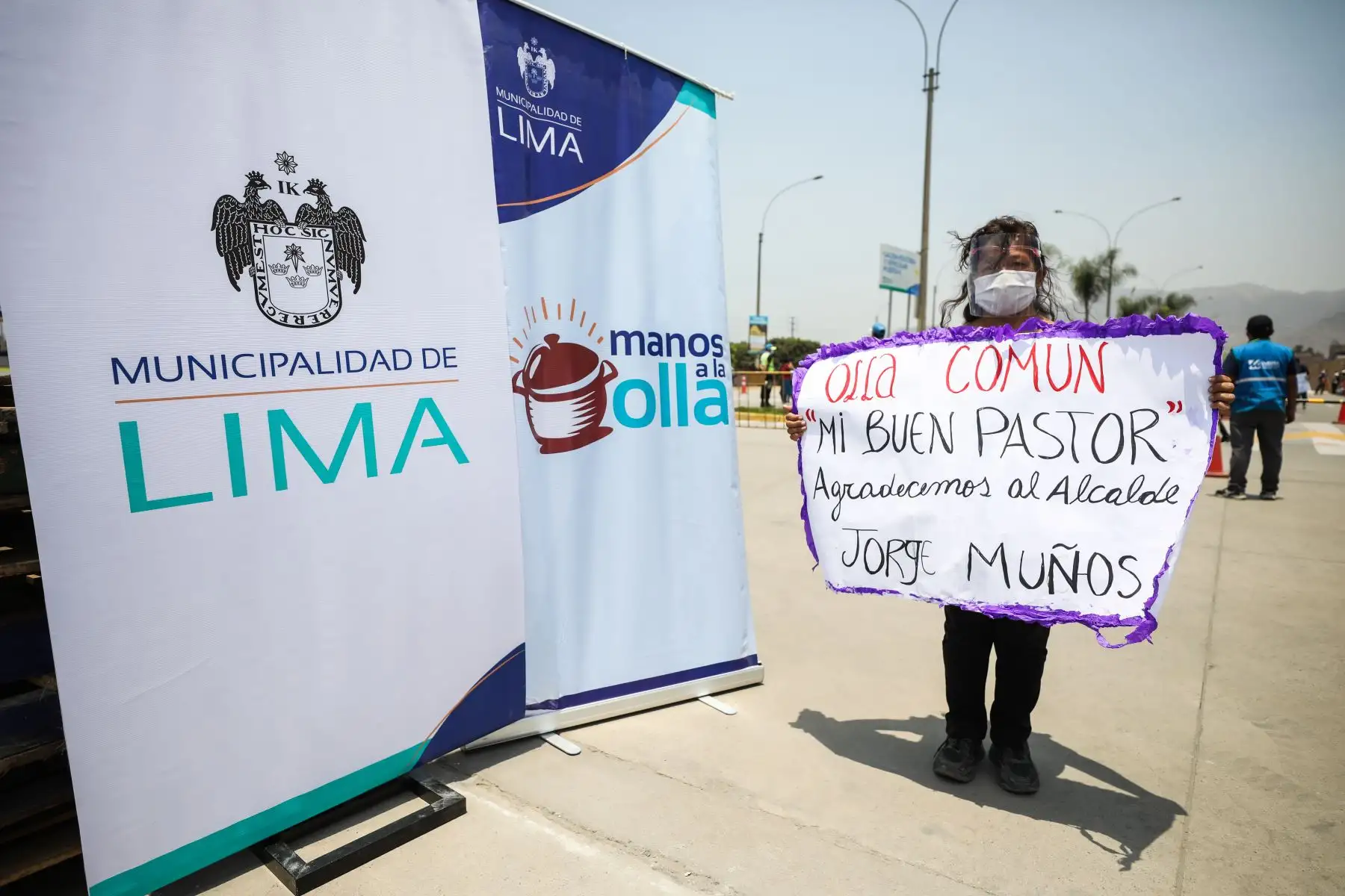 Con el apoyo de la Empresa Municipal de Mercados S.A.,  la Municipalidad de Lima llevó a cabo la Ollatón, mediante la cual donó 25 toneladas de alimentos, como hortalizas, verduras, tubérculos y frutas, a 63 ollas comunes de la ciudad
Foto: Municipalidad de Lima