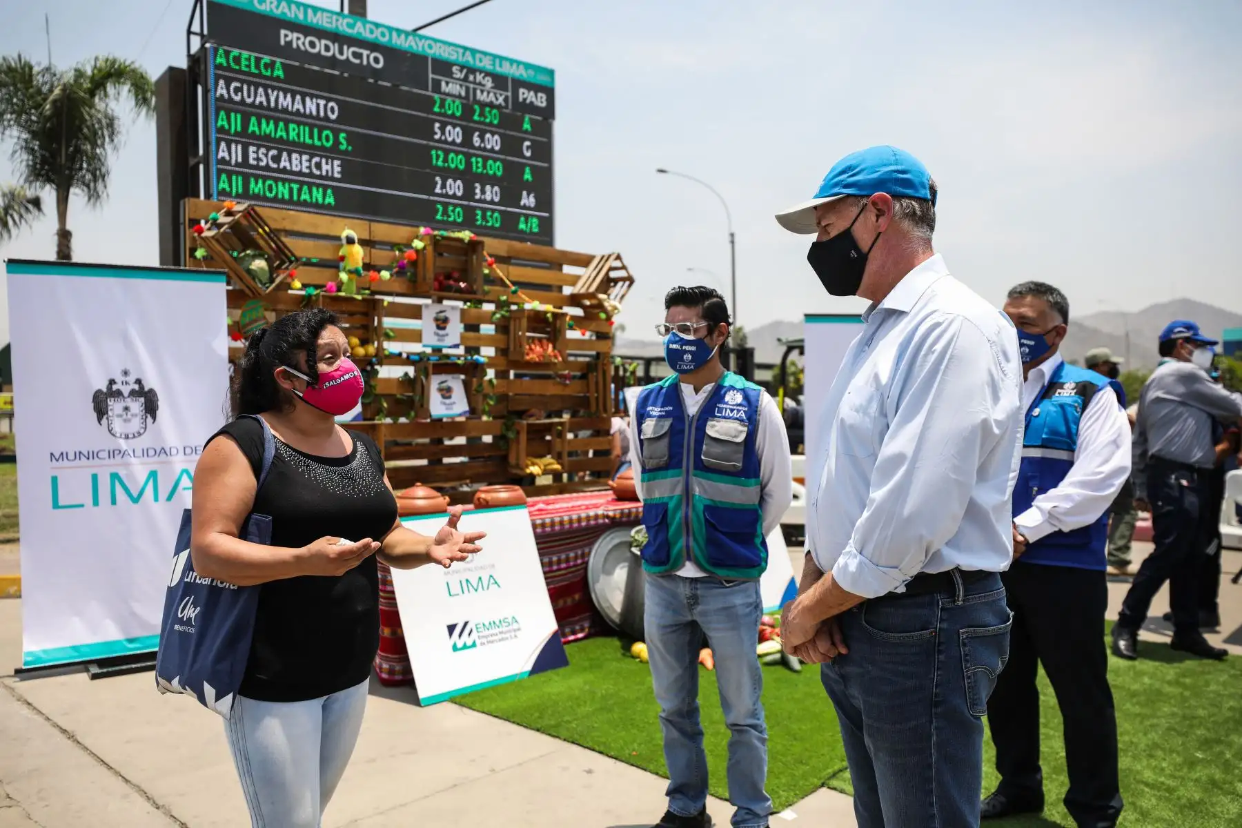 Con el apoyo de la Empresa Municipal de Mercados S.A.,  la Municipalidad de Lima llevó a cabo la Ollatón, mediante la cual donó 25 toneladas de alimentos, como hortalizas, verduras, tubérculos y frutas, a 63 ollas comunes de la ciudad
Foto: Municipalidad de Lima