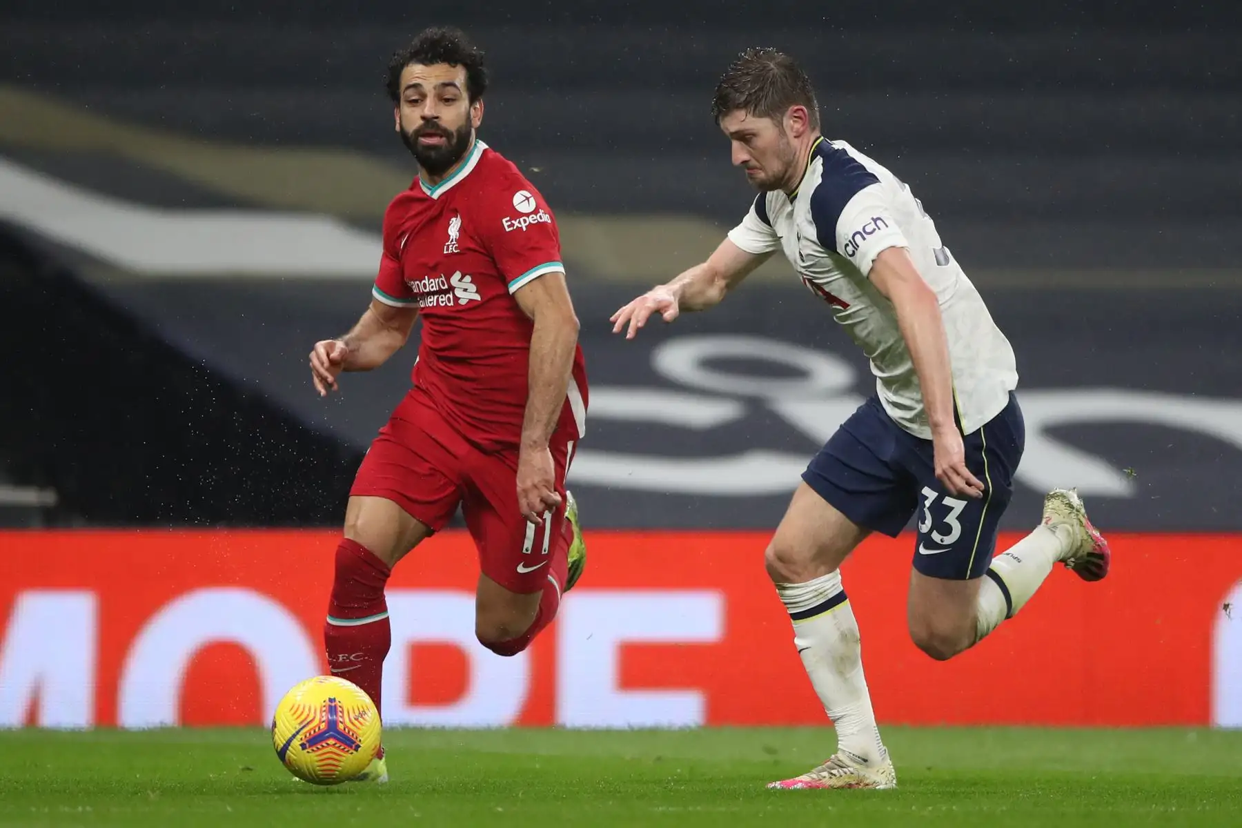 El centrocampista egipcio del Liverpool Mohamed Salah se enfrenta al defensor galés del Tottenham Hotspur Ben Davies durante el partido de fútbol de la Premier League inglesa entre Tottenham Hotspur y Liverpool.
Foto: AFP