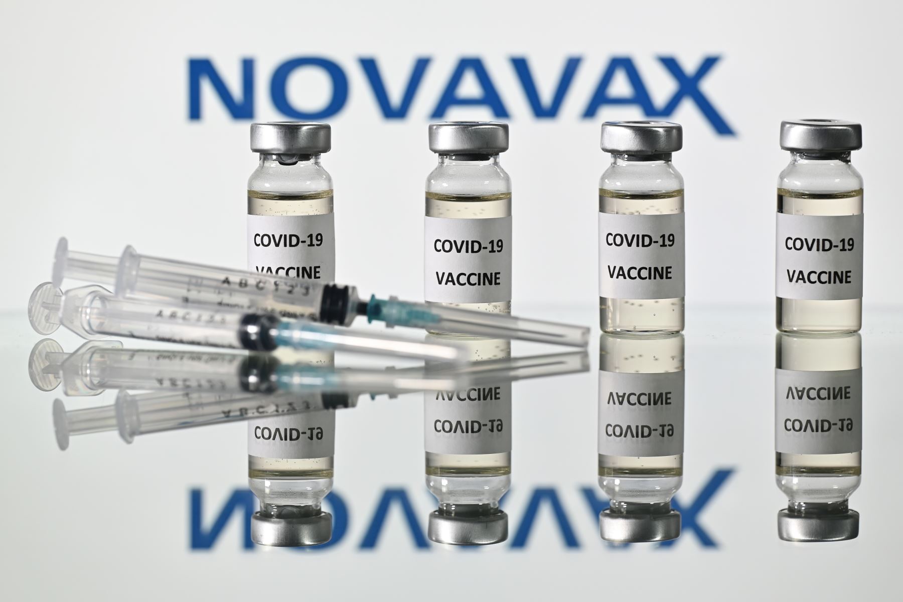 Los resultados mostraron que esta vacuna era mucho menos eficaz contra la variante del coronavirus identificada por primera vez en Sudáfrica. Foto: AFP