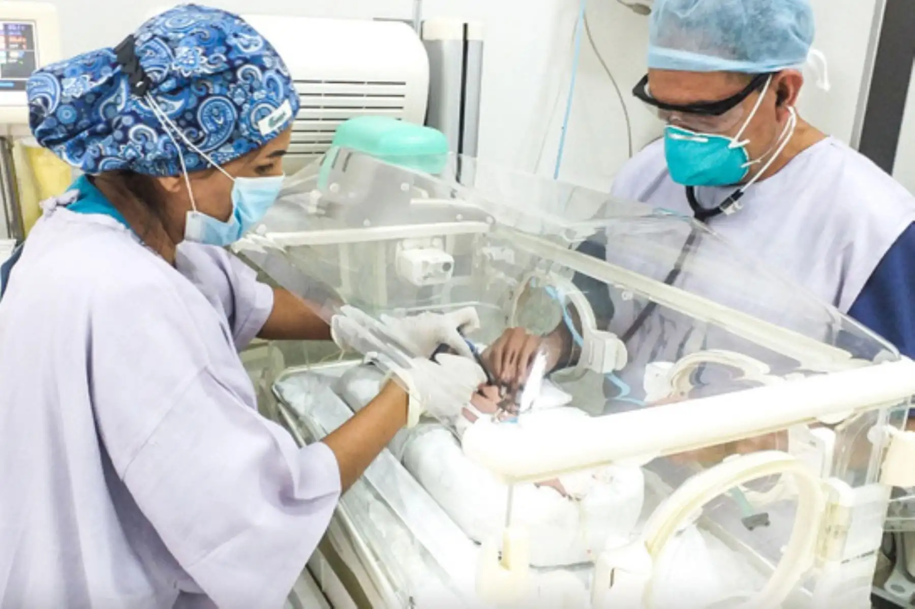 Jóvenes padres trajeron al mundo trillizas en el Hospital Regional Hermilio Valdizán. Foto: ANDINA/Difusión