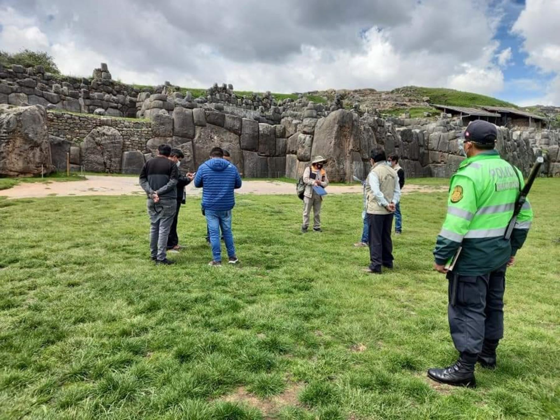 Autoridades de Cusco verifican las medidas de prevención para evitar la propagación del coronavirus covid-19 en Sacsayhuamán y otros parques arqueológicos de la región. Foto: ANDINA/Percy Hurtado Santillán.