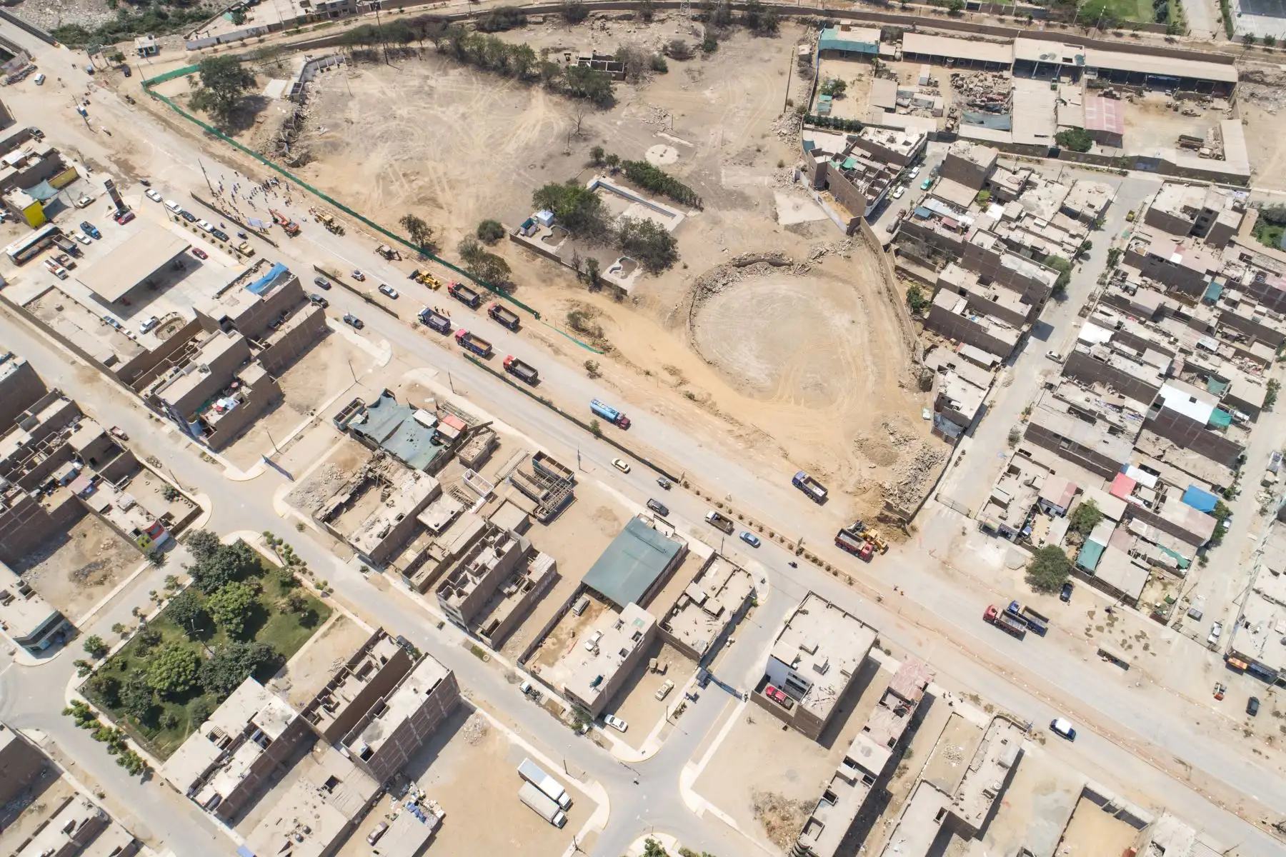 La Municipalidad de Lima inició las obras de mejoramiento de la primera etapa de la Av. Las Torres, de 2.71 kilómetros de extensión, comprendidos entre el puente Tumi y el arco de Jicamarca, en Lurigancho-Chosica.
Foto: Municipalidad de Lima
