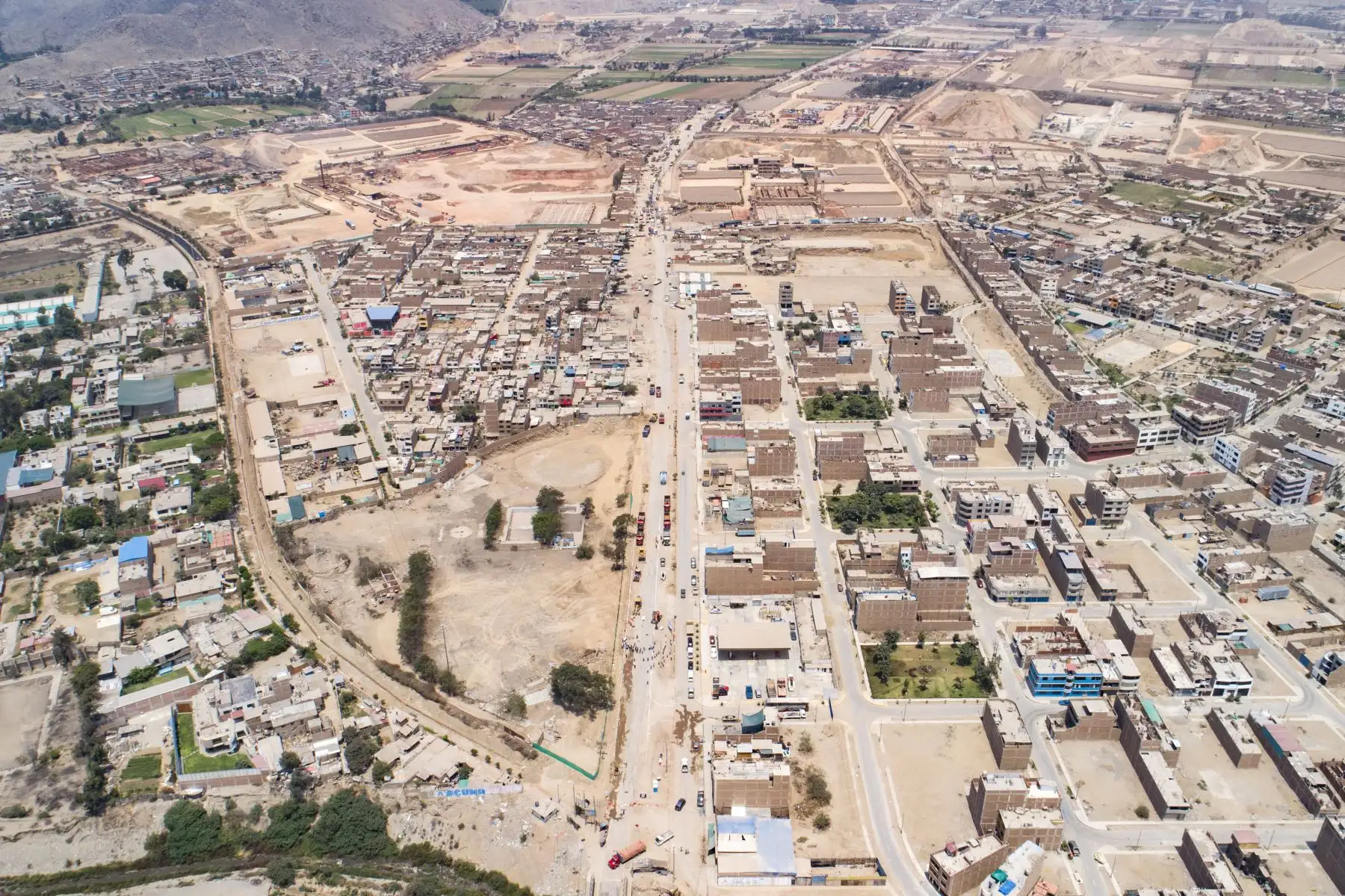 La Municipalidad de Lima inició las obras de mejoramiento de la primera etapa de la Av. Las Torres, de 2.71 kilómetros de extensión, comprendidos entre el puente Tumi y el arco de Jicamarca, en Lurigancho-Chosica.
Foto: Municipalidad de Lima