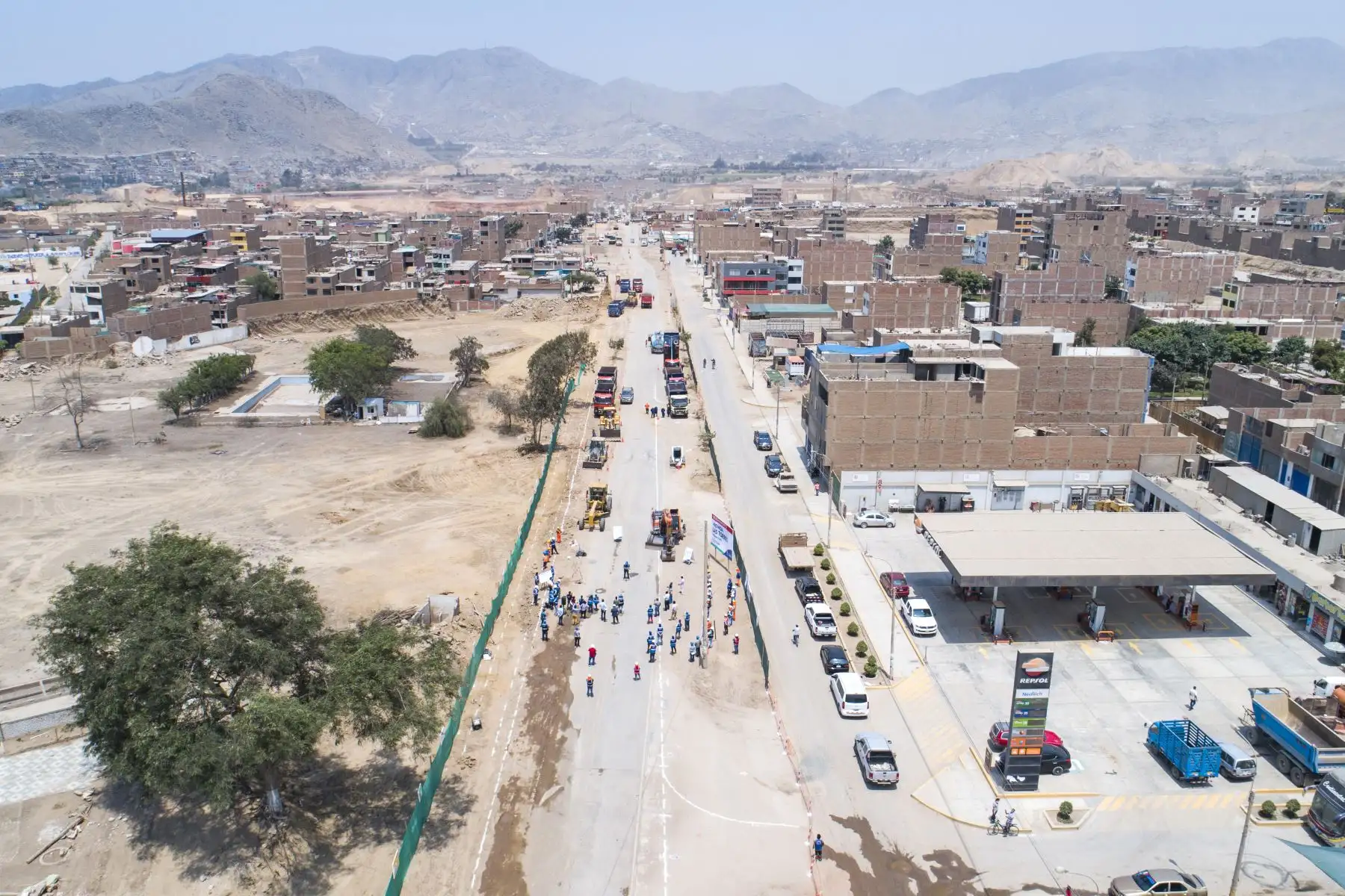 La Municipalidad de Lima inició las obras de mejoramiento de la primera etapa de la Av. Las Torres, de 2.71 kilómetros de extensión, comprendidos entre el puente Tumi y el arco de Jicamarca, en Lurigancho-Chosica.
Foto: Municipalidad de Lima