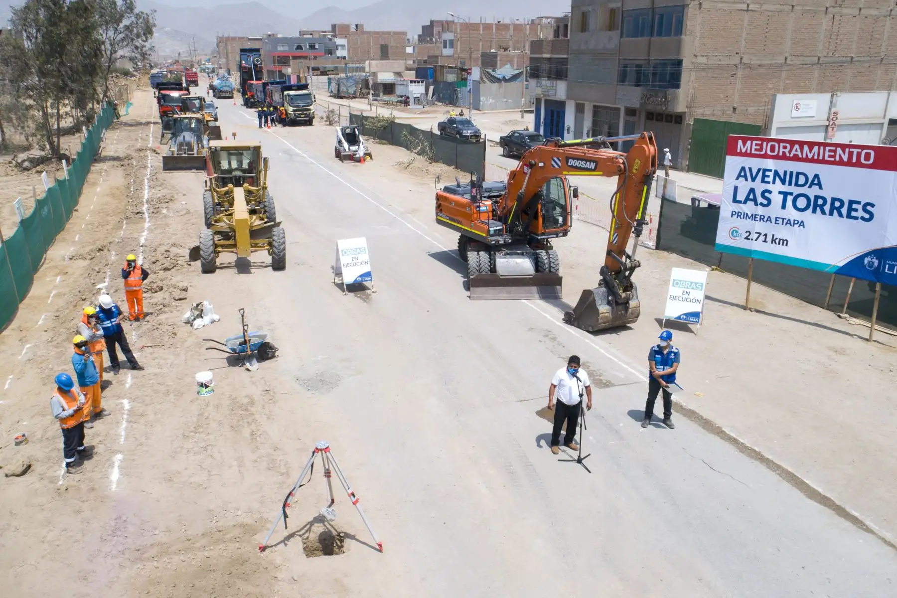 La Municipalidad de Lima inició las obras de mejoramiento de la primera etapa de la Av. Las Torres, de 2.71 kilómetros de extensión, comprendidos entre el puente Tumi y el arco de Jicamarca, en Lurigancho-Chosica.
Foto: Municipalidad de Lima