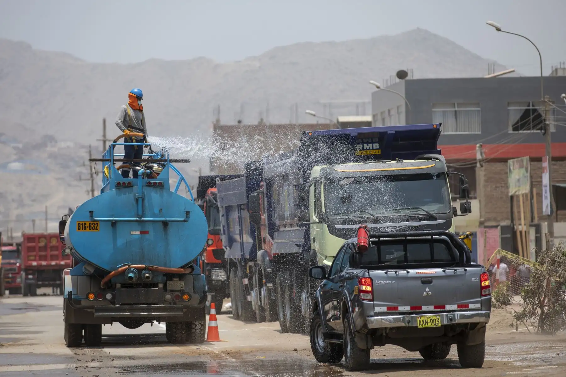 La Municipalidad de Lima inició las obras de mejoramiento de la primera etapa de la Av. Las Torres, de 2.71 kilómetros de extensión, comprendidos entre el puente Tumi y el arco de Jicamarca, en Lurigancho-Chosica.
Foto: Municipalidad de Lima