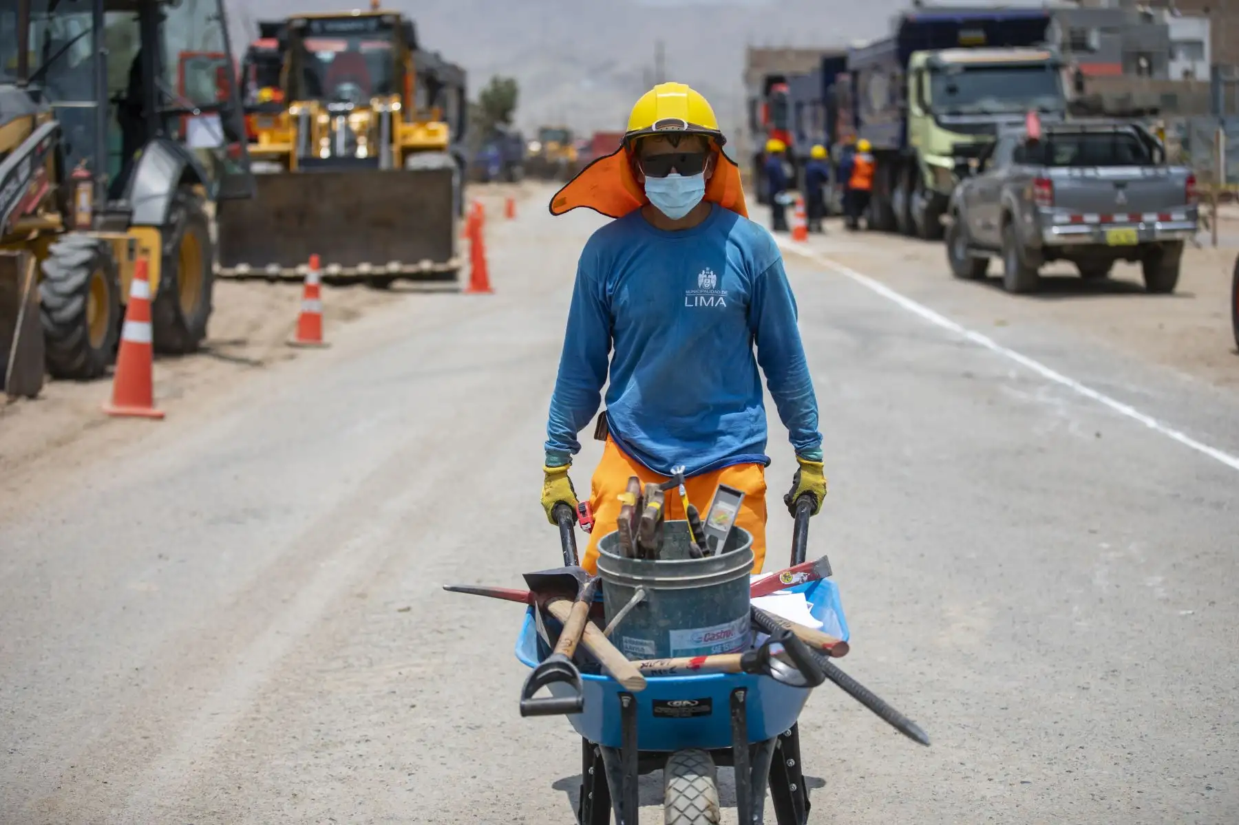La Municipalidad de Lima inició las obras de mejoramiento de la primera etapa de la Av. Las Torres, de 2.71 kilómetros de extensión, comprendidos entre el puente Tumi y el arco de Jicamarca, en Lurigancho-Chosica.
Foto: Municipalidad de Lima