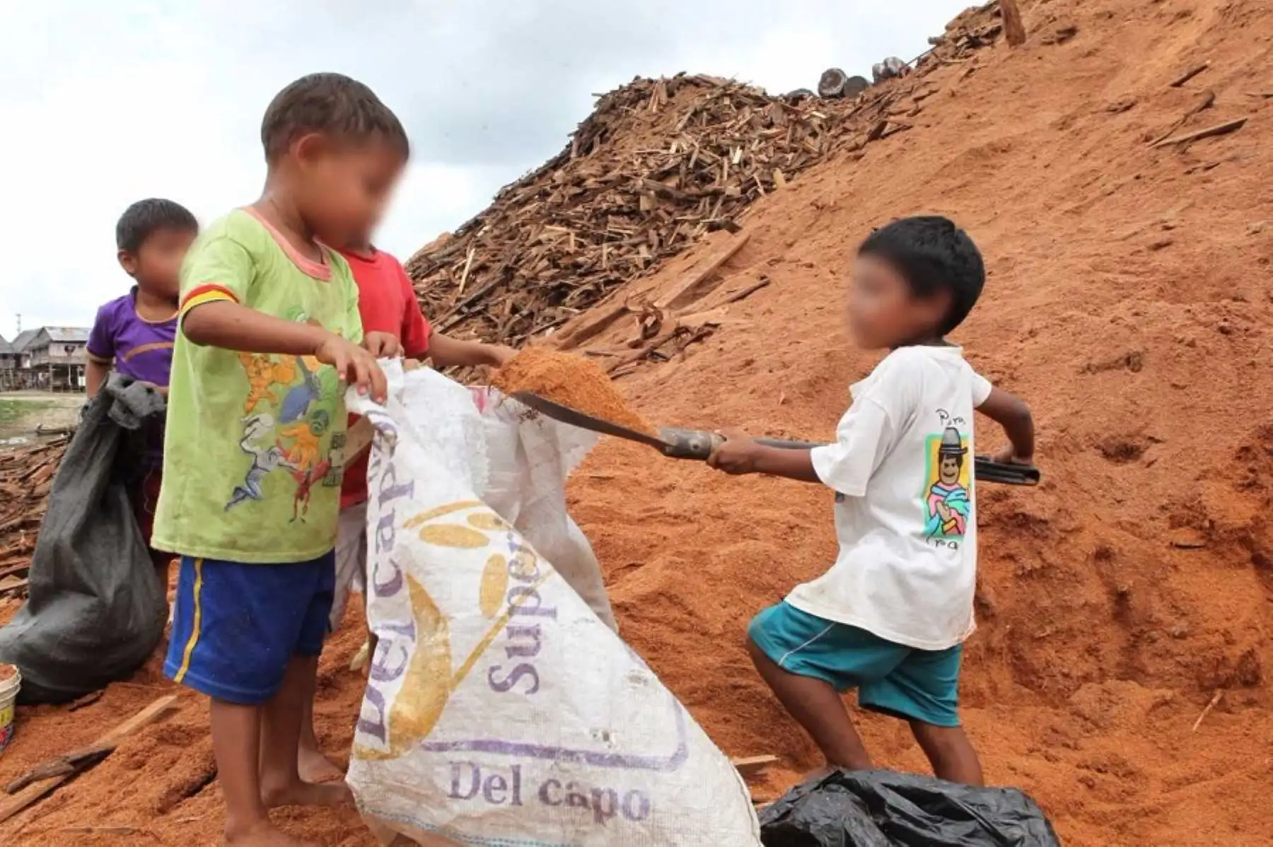 El 9.8% de niños y adolescentes entre 5 y 17 años se encuentra en situación de trabajo infantil (imagen referencial). Foto: Difusión