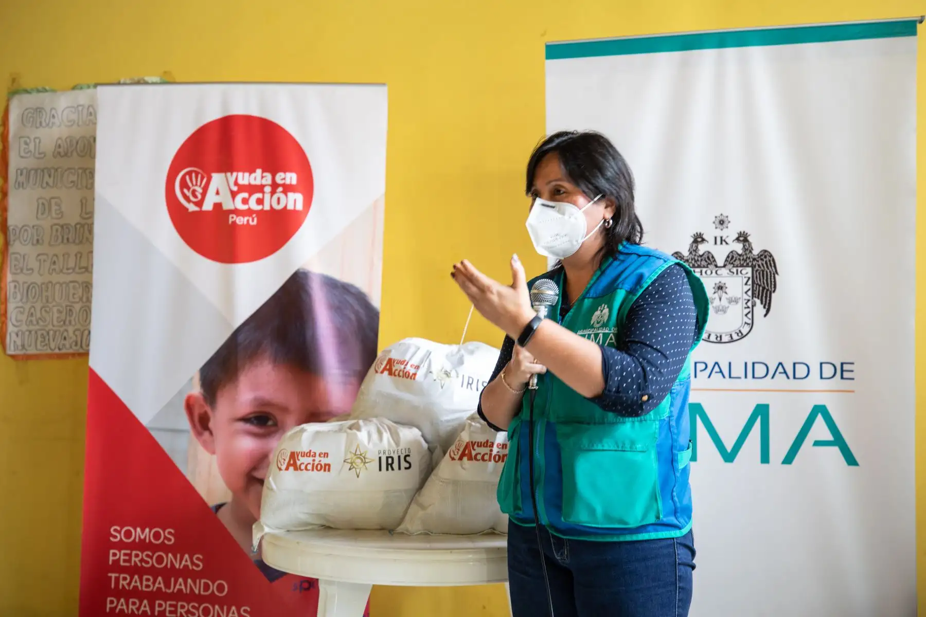 Más de 320 familias de las zonas más vulnerables de San Juan de Lurigancho fueron beneficiadas con canastas de alimentos de primera necesidad. La distribución, que se realizó con todos los protocolos de bioseguridad, estuvo a cargo de la Municipalidad de Lima, en alianza con la fundación Ayuda en Acción Perú. 
Foto: Municipalidad de Lima