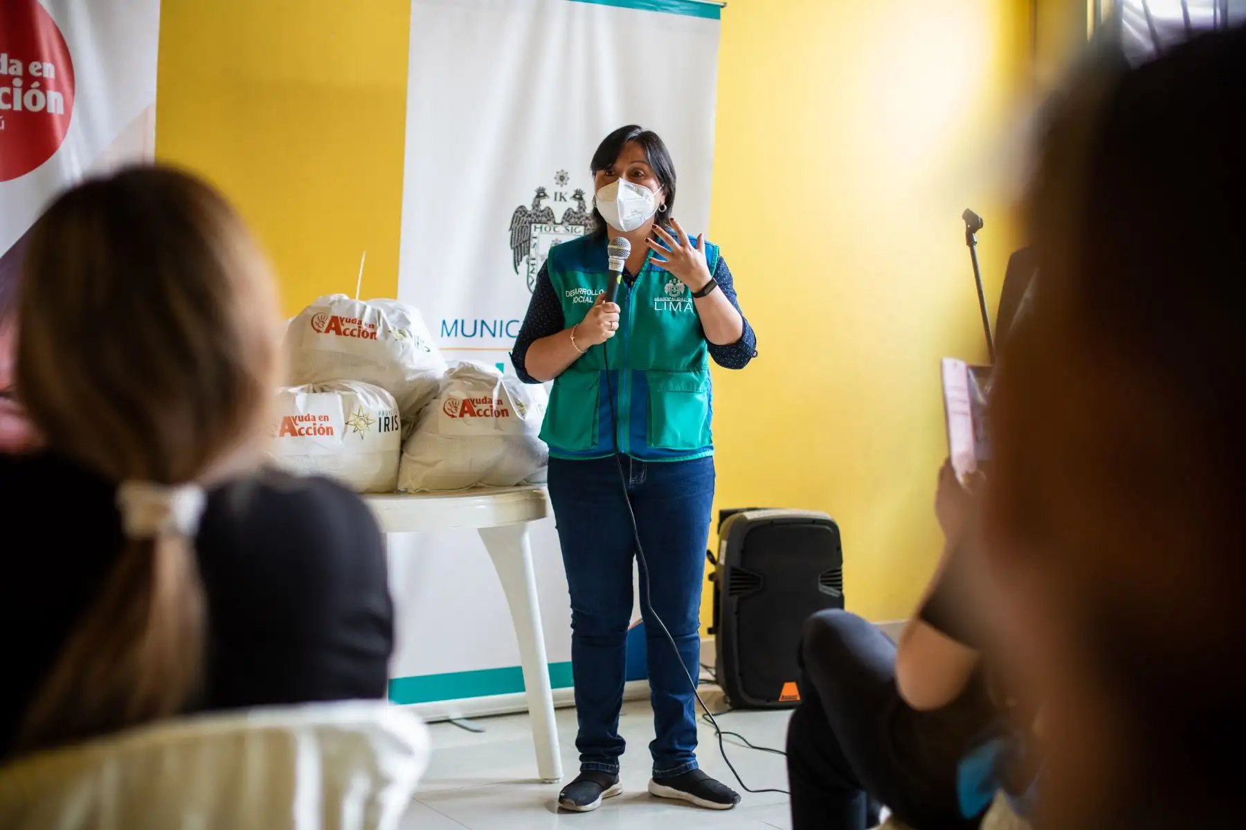 Más de 320 familias de las zonas más vulnerables de San Juan de Lurigancho fueron beneficiadas con canastas de alimentos de primera necesidad. La distribución, que se realizó con todos los protocolos de bioseguridad, estuvo a cargo de la Municipalidad de Lima, en alianza con la fundación Ayuda en Acción Perú. 
Foto: Municipalidad de Lima