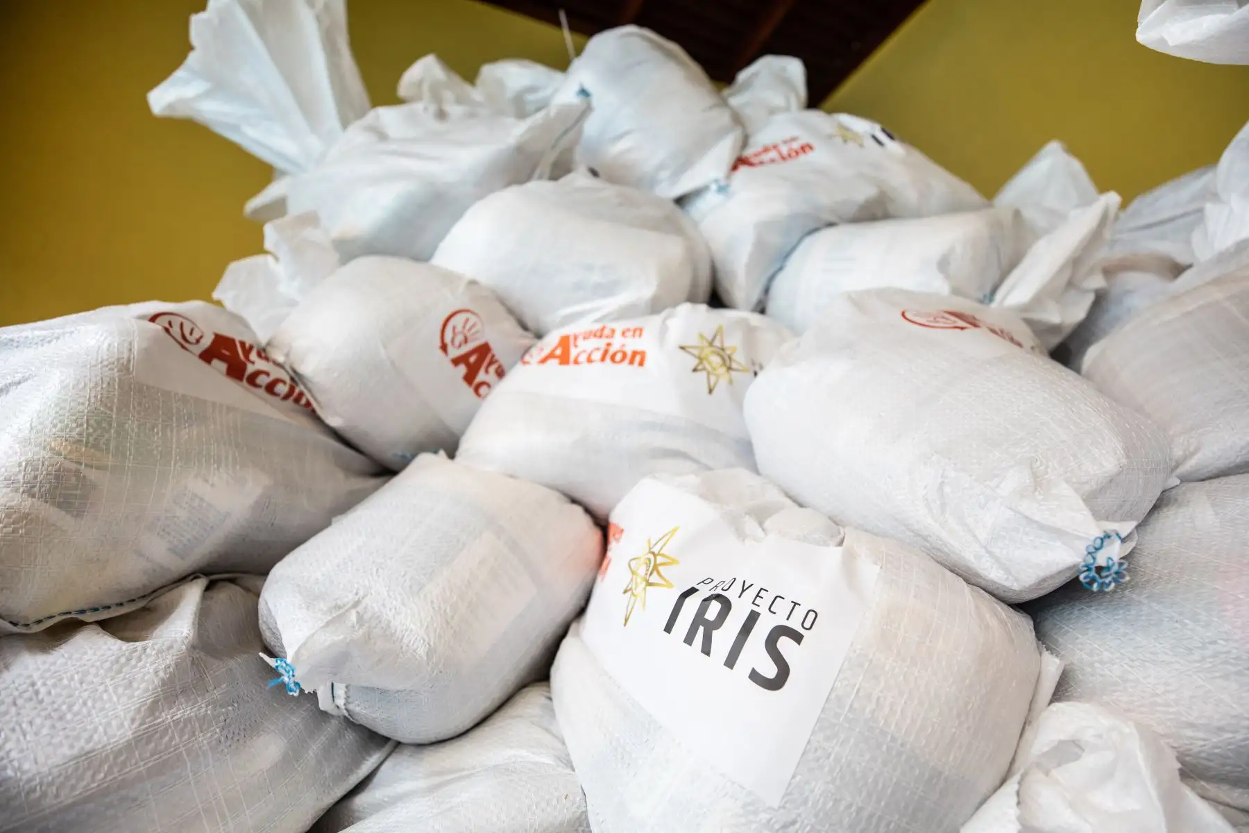 Más de 320 familias de las zonas más vulnerables de San Juan de Lurigancho fueron beneficiadas con canastas de alimentos de primera necesidad. La distribución, que se realizó con todos los protocolos de bioseguridad, estuvo a cargo de la Municipalidad de Lima, en alianza con la fundación Ayuda en Acción Perú. 
Foto: Municipalidad de Lima