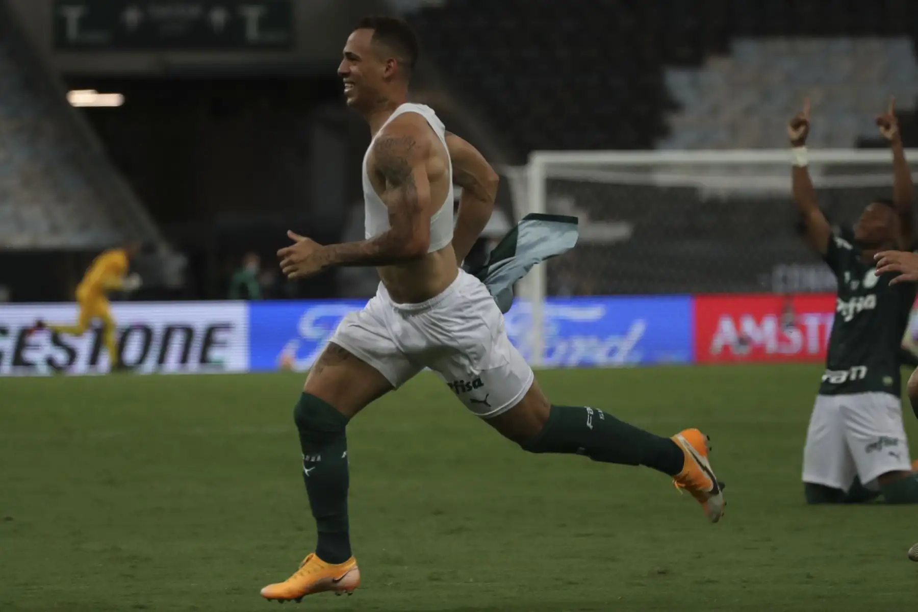 Breno Lopes de Palmeiras celebra tras anotar ante Santos durante la final de la Copa Libertadores de Brasil en el Estadio Maracaná de Río de Janeiro, Brasil. Foto: AFP