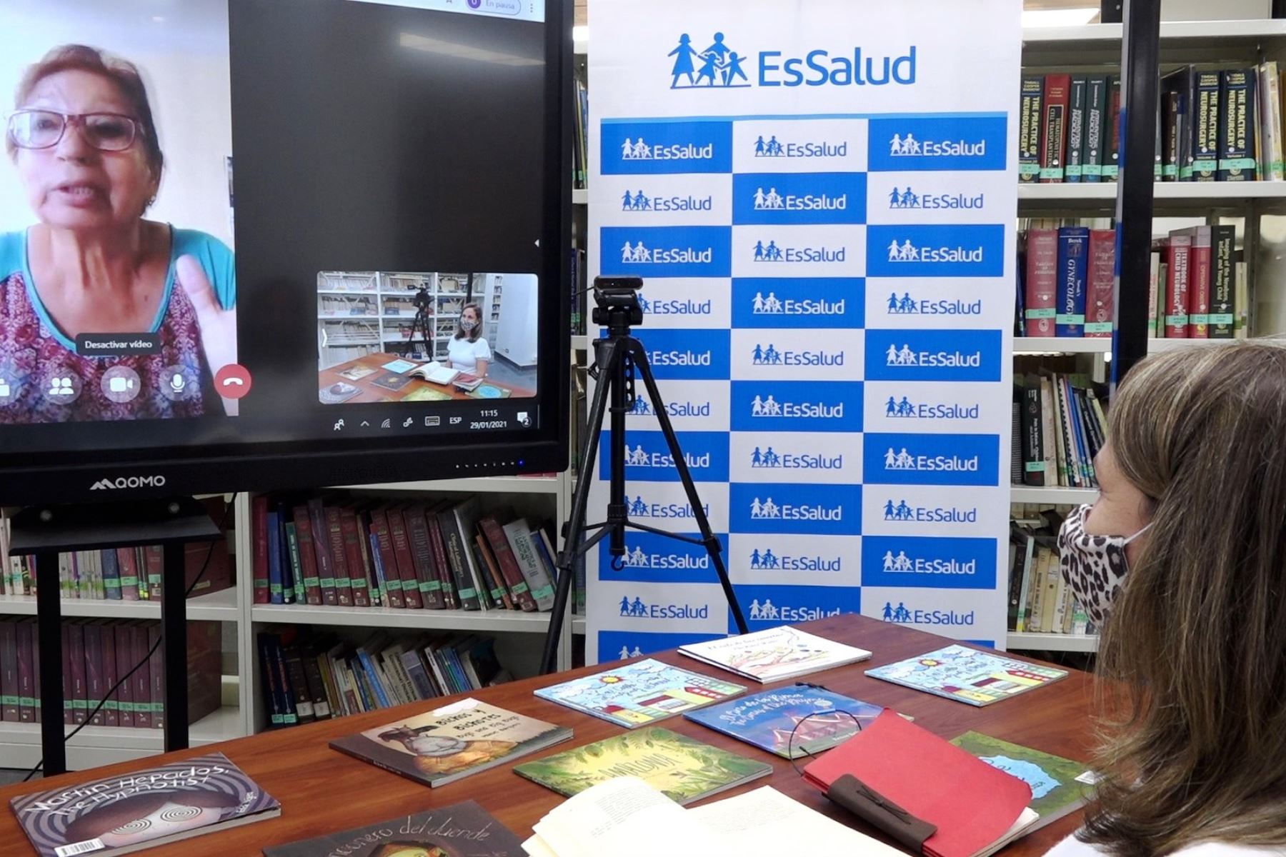 EsSalud promueve la lectura en adultos mayores durante cuarentena, Foto: ANDINA/Difusión.