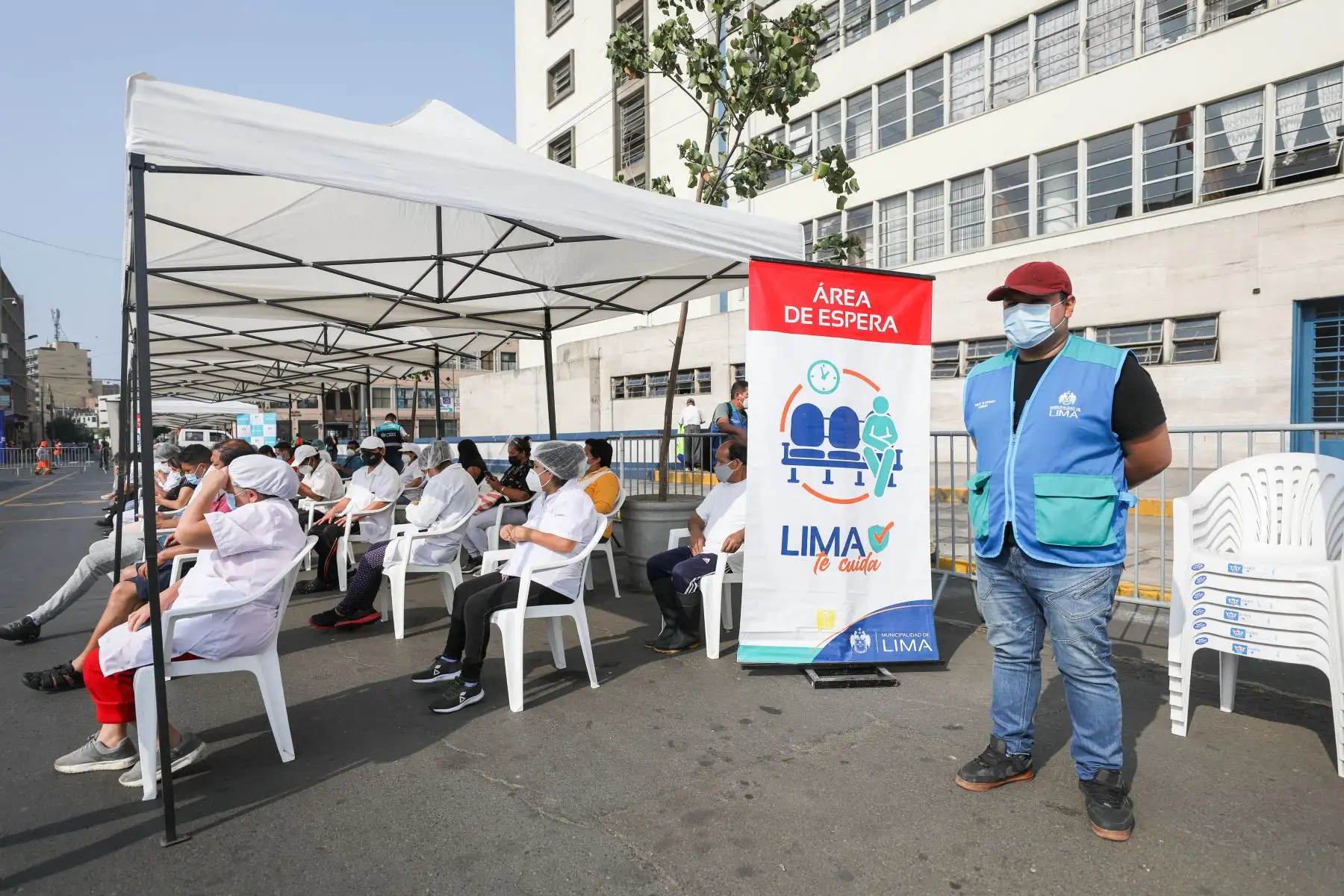La Municipalidad de Lima, realizó la campaña de salud Lima Te cuida en la plaza Gastañeta en el Cercado de Lima, en donde se realizaron test de covid-19 para el público en general. Foto: MML