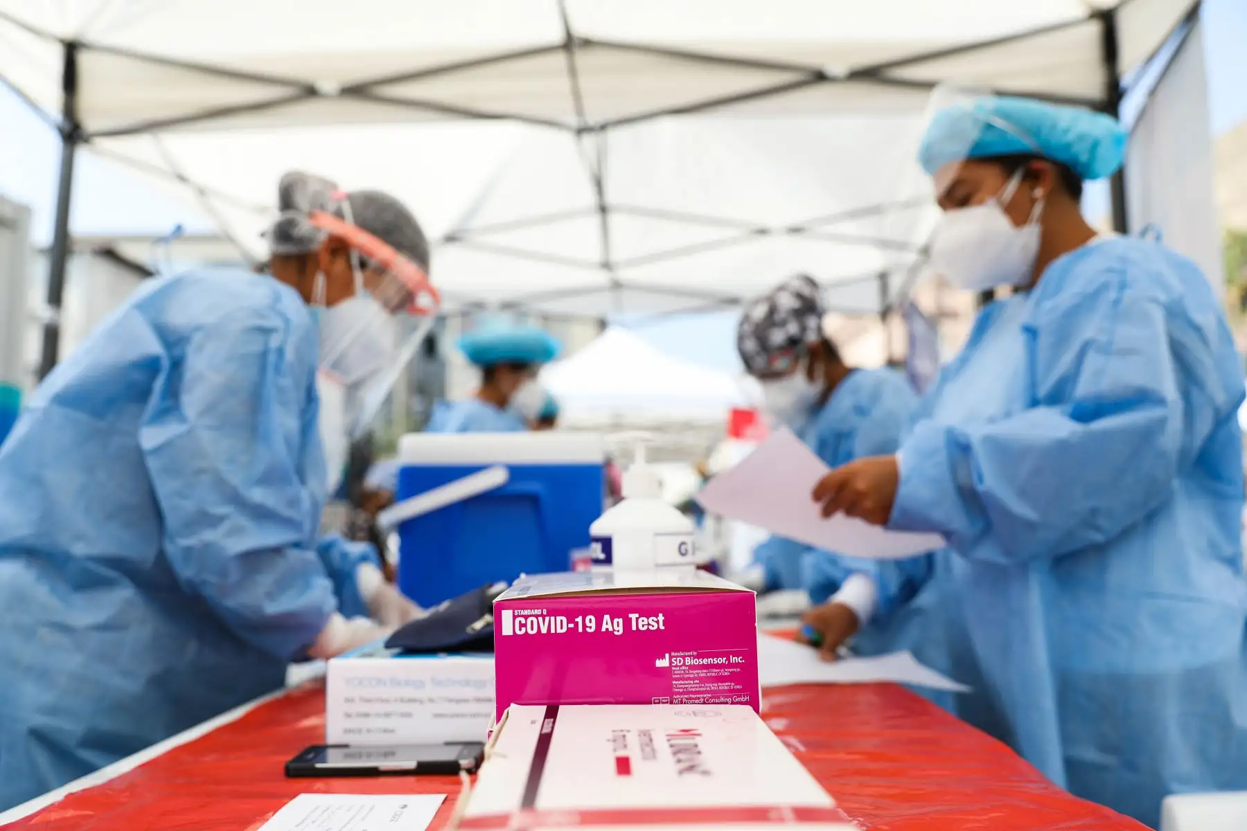 La Municipalidad de Lima, realizó la campaña de salud Lima Te cuida en la plaza Gastañeta en el Cercado de Lima, en donde se realizaron test de covid-19 para el público en general. Foto: MML