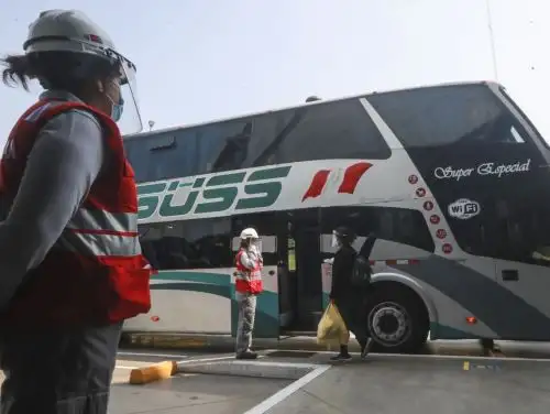 Hasta mañana está permitido el transporte interprovincial en regiones de riesgo extremo.
