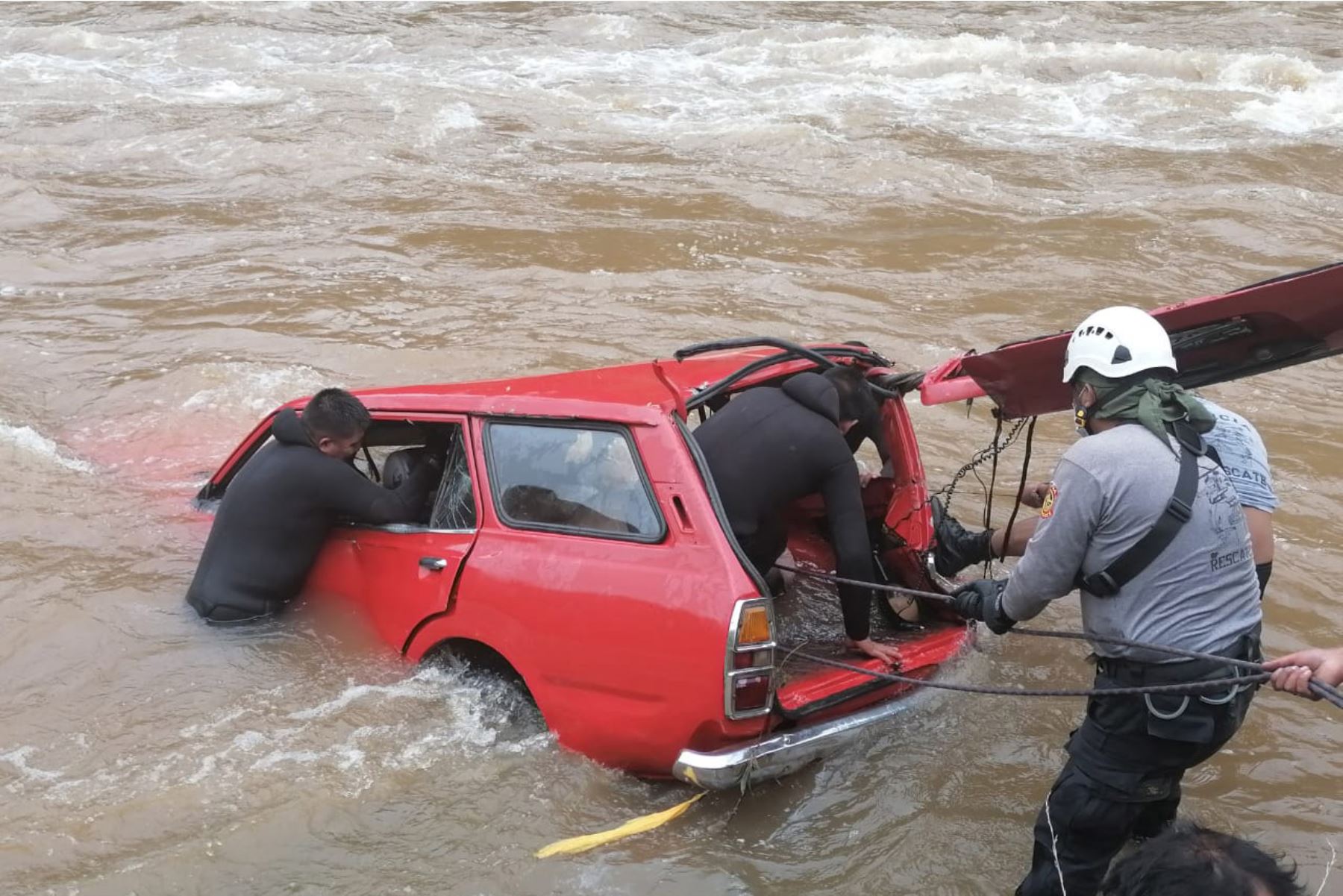 Efectivos hallan y recuperan cadáver de hombre desparecido en el río Mantaro. Foto: Cortesía Pedro Tinoco