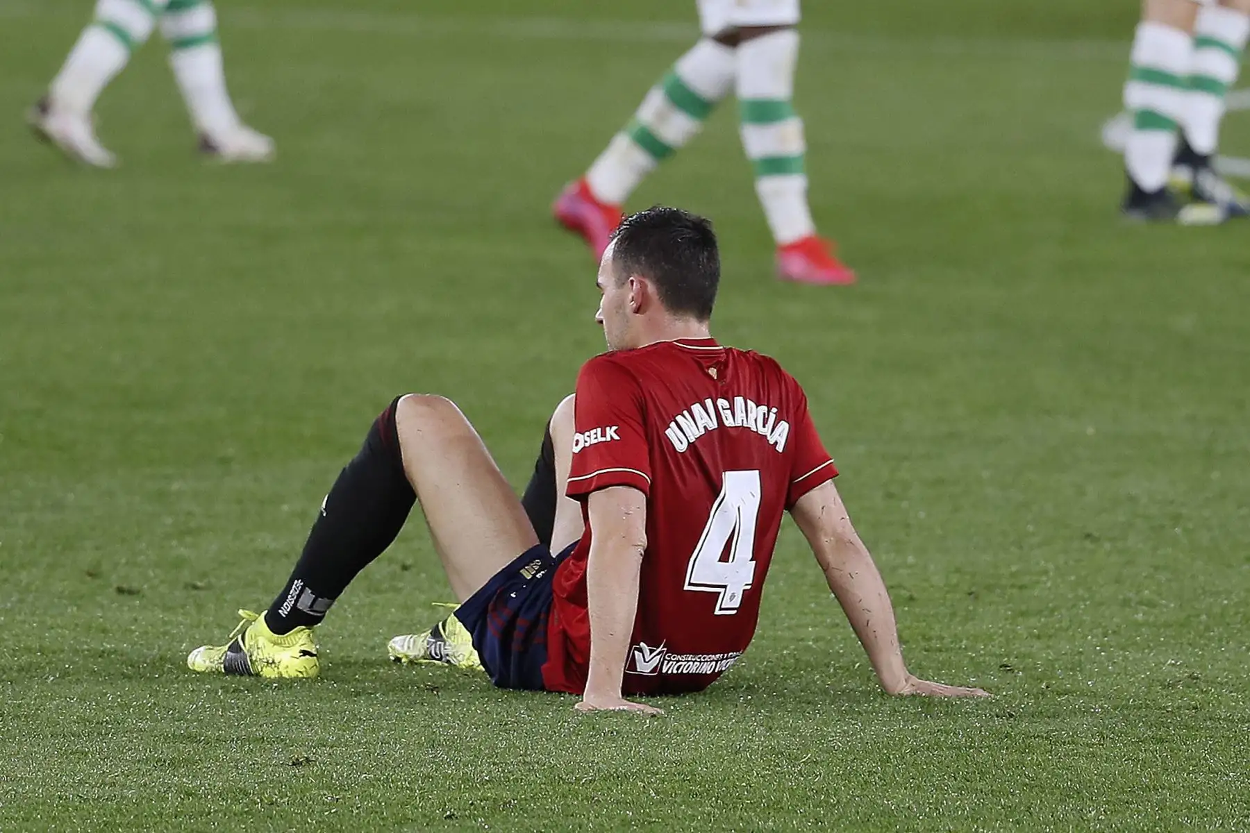El defensa del Betis, Unai García, a la finalización del encuentro correspondiente a la jornada 21 de primera división que han disputado  frente al Betis en el estadio Benito Villamarín, en Sevilla. 
Foto: EFE