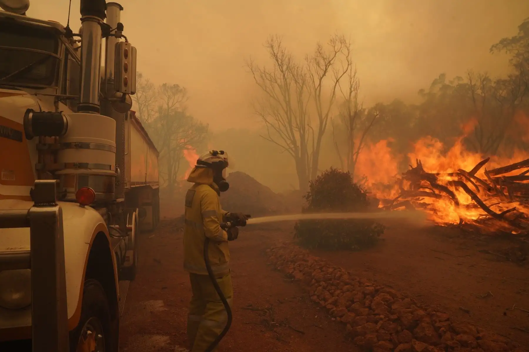 Bomberos de DFES luchando contra un incendio en Brigadoon, un suburbio de Perth, Australia Occidental, Australia

Foto: EFE