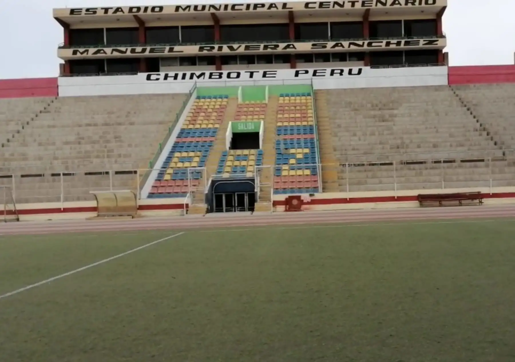 Autoridades de Salud instalarán centro de aislamiento temporal para la atención de pacientes covid-19 en el estadio Manuel Rivera de Chimbote.