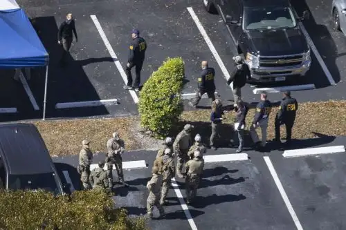 Tras el ataque, un equipo SWAT de Fort Lauderdale y paramédicos llegaron al lugar, aunque la investigación está en curso y no se ha revelado más información. Foto: AFP