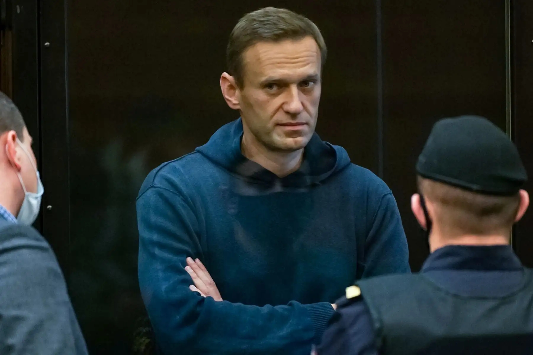 Alexei Navalny, denunció que no podía personarse ante las autoridades penitenciarias porque se encontraba en Alemania, primero en coma y después rehabilitándose del intento de asesinato. Foto: AFP