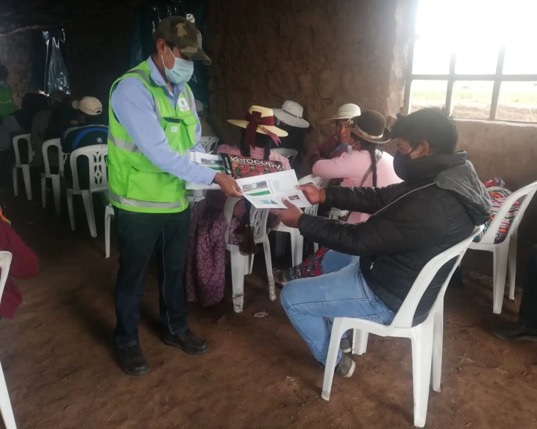 Especialistas de la empresa Activos Mineros capacitaron en monitoreo ambiental a pobladores de distrito de Mañazo, región Puno. ANDINA/Difusión