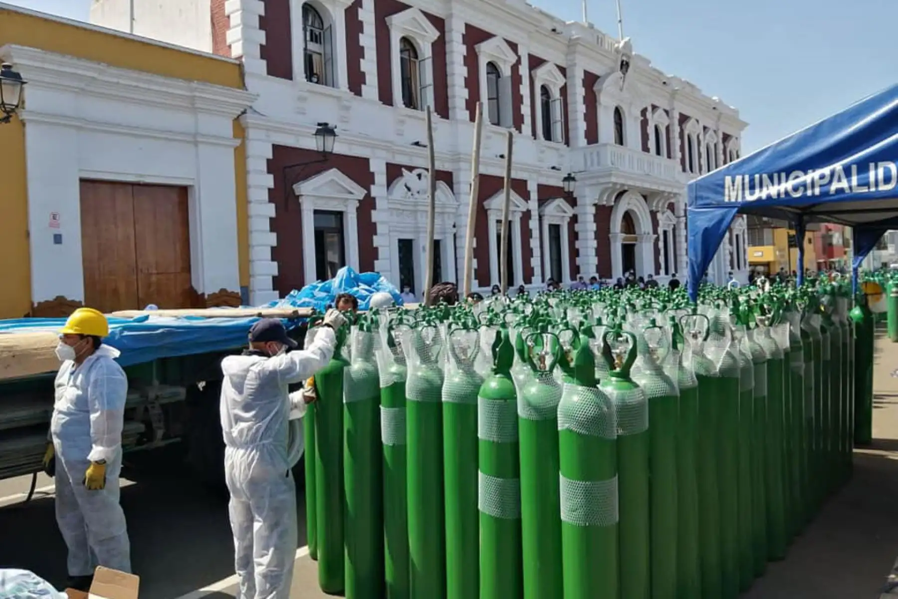 Municipalidad Provincial de Trujillo  pone a disposición de la población los 200 nuevos balones de oxígeno, adquiridos para otorgar en préstamo a las familias que vienen luchando contra la covid-19 y otras enfermedades respiratorias.
Foto: Municipalidad Provincial de Trujillo