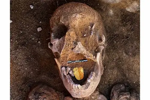 La misión lleva varios años excavando al oeste de Alejandría para intentar encontrar la tumba de la legendaria reina Cleopatra. Foto: AFP