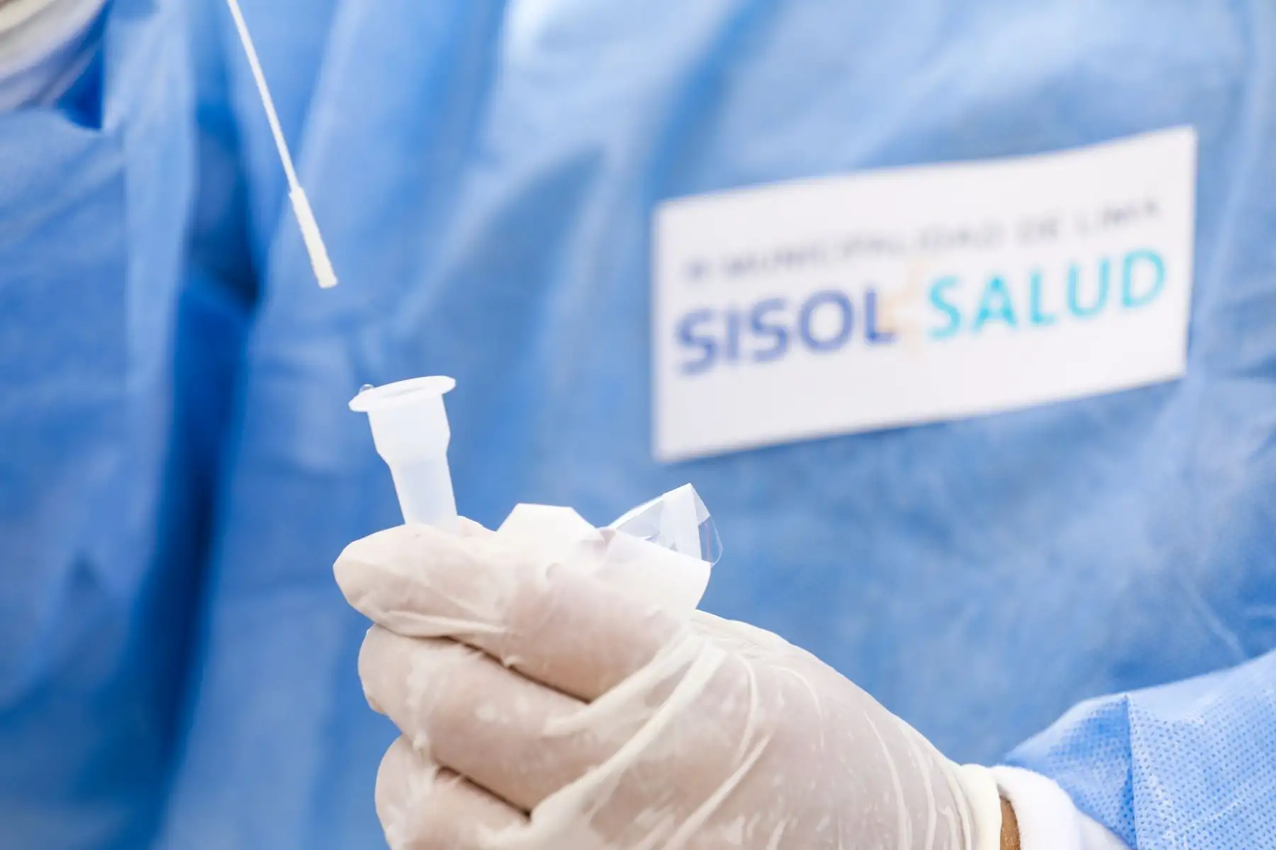 A través de Sisol Salud, la Municipalidad de Lima continúa llevando sus servicios de salud a cientos de vecinos con la campaña Lima Te Cuida. Esta semana los beneficiados con esta iniciativa, que busca generar espacios libres de COVID-19, son los comerciantes de los distintos mercados de la capital.