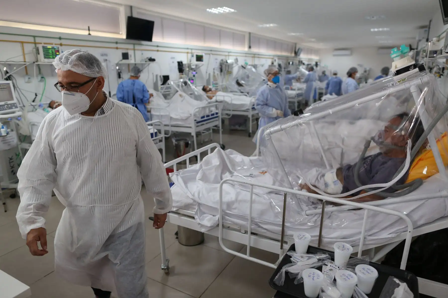 Unidad de Cuidados Intensivos por COVID-19 del Hospital Gilberto Novaes en Manaus, Brasil. Foto: AFP