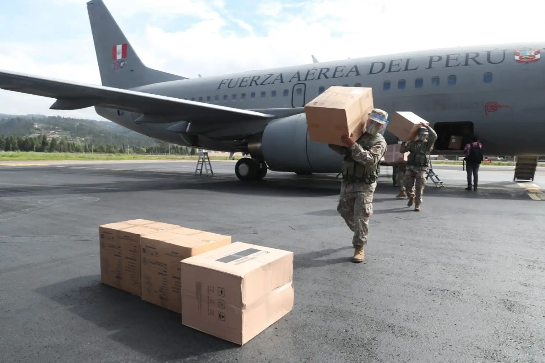 Ministra de Defensa, Nuria Esparch llega a Cajamarca con medicinas y 1800 kilos de equipos de protección personal para combatir el covid-19.

Foto: ANDINA/MINDEF