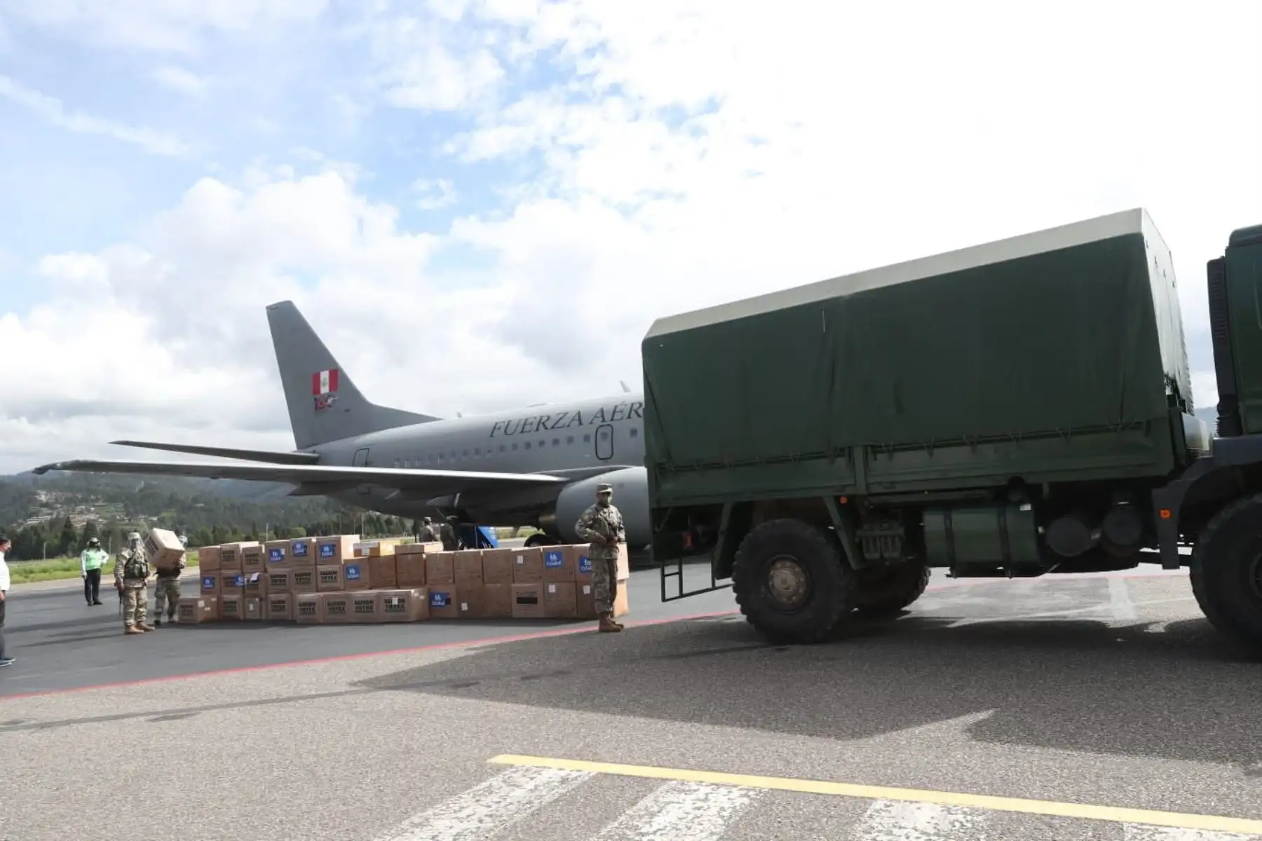 Ministra de Defensa, Nuria Esparch llega a Cajamarca con medicinas y 1800 kilos de equipos de protección personal para combatir el covid-19.

Foto: ANDINA/MINDEF
