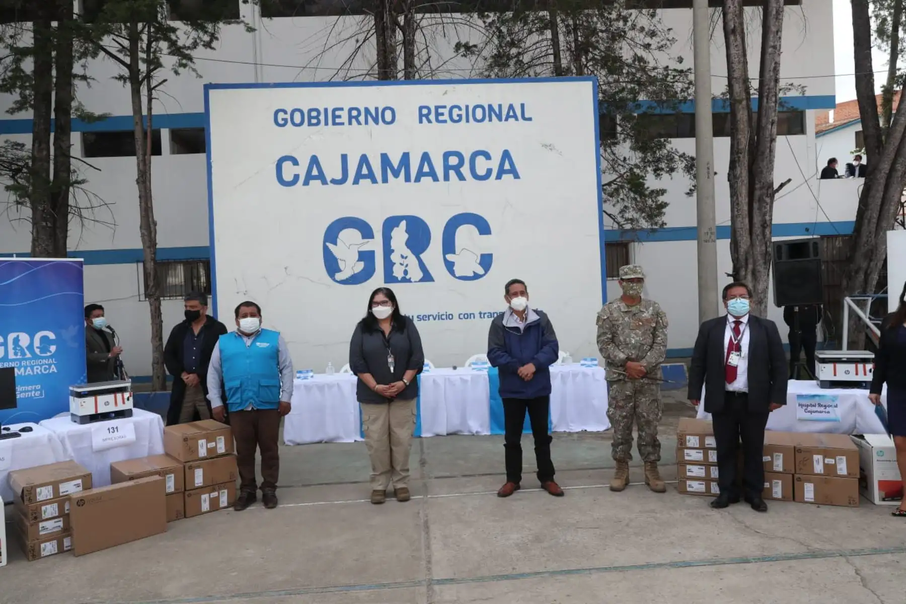 Ministra de Defensa, Nuria Esparch llega a Cajamarca con medicinas y 1800 kilos de equipos de protección personal para combatir el covid-19.

Foto: ANDINA/MINDEF