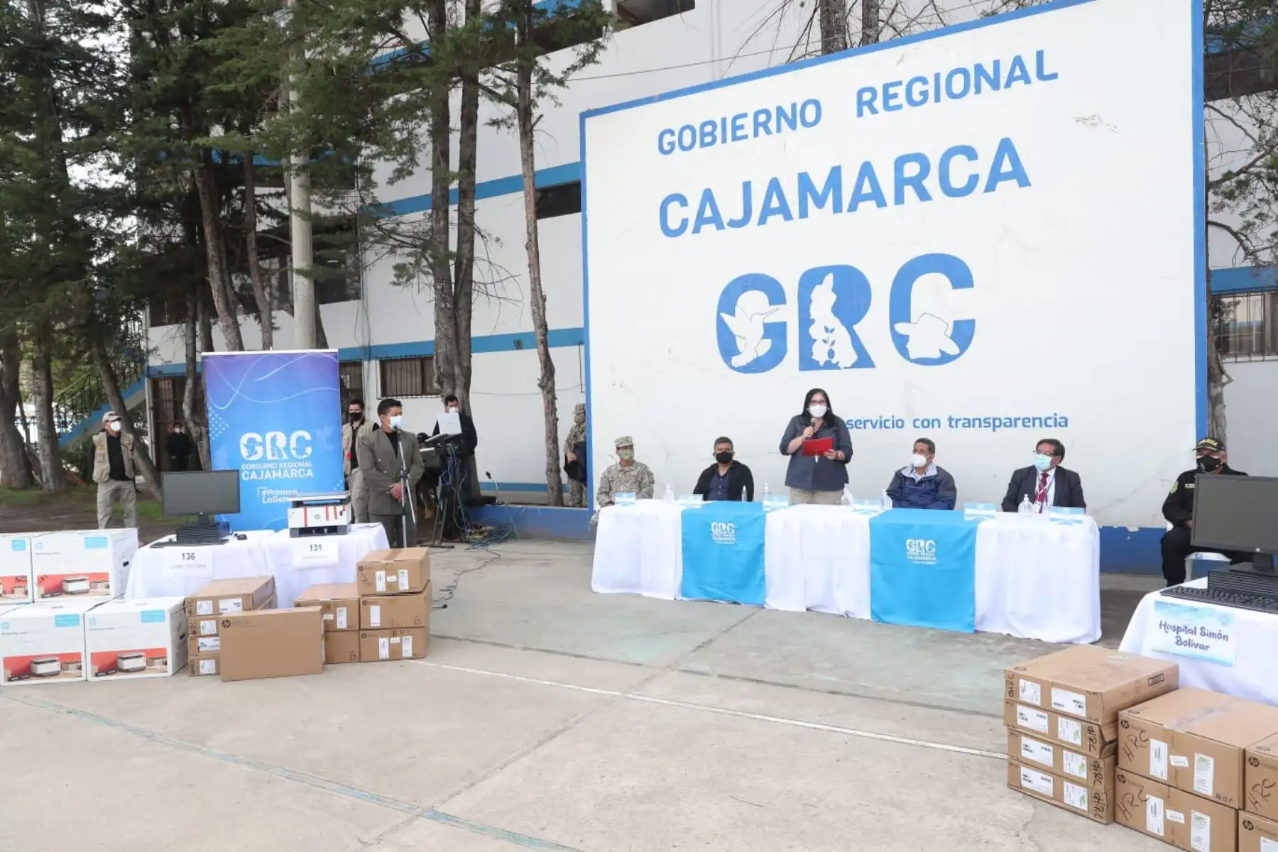 Ministra de Defensa, Nuria Esparch llega a Cajamarca con medicinas y 1800 kilos de equipos de protección personal para combatir el covid-19.

Foto: ANDINA/MINDEF