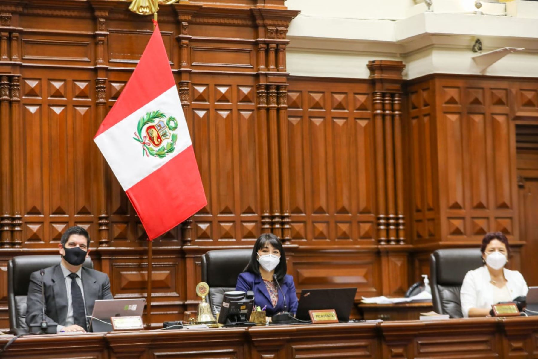 Congreso debate eliminación de inmunidad parlamentaria.