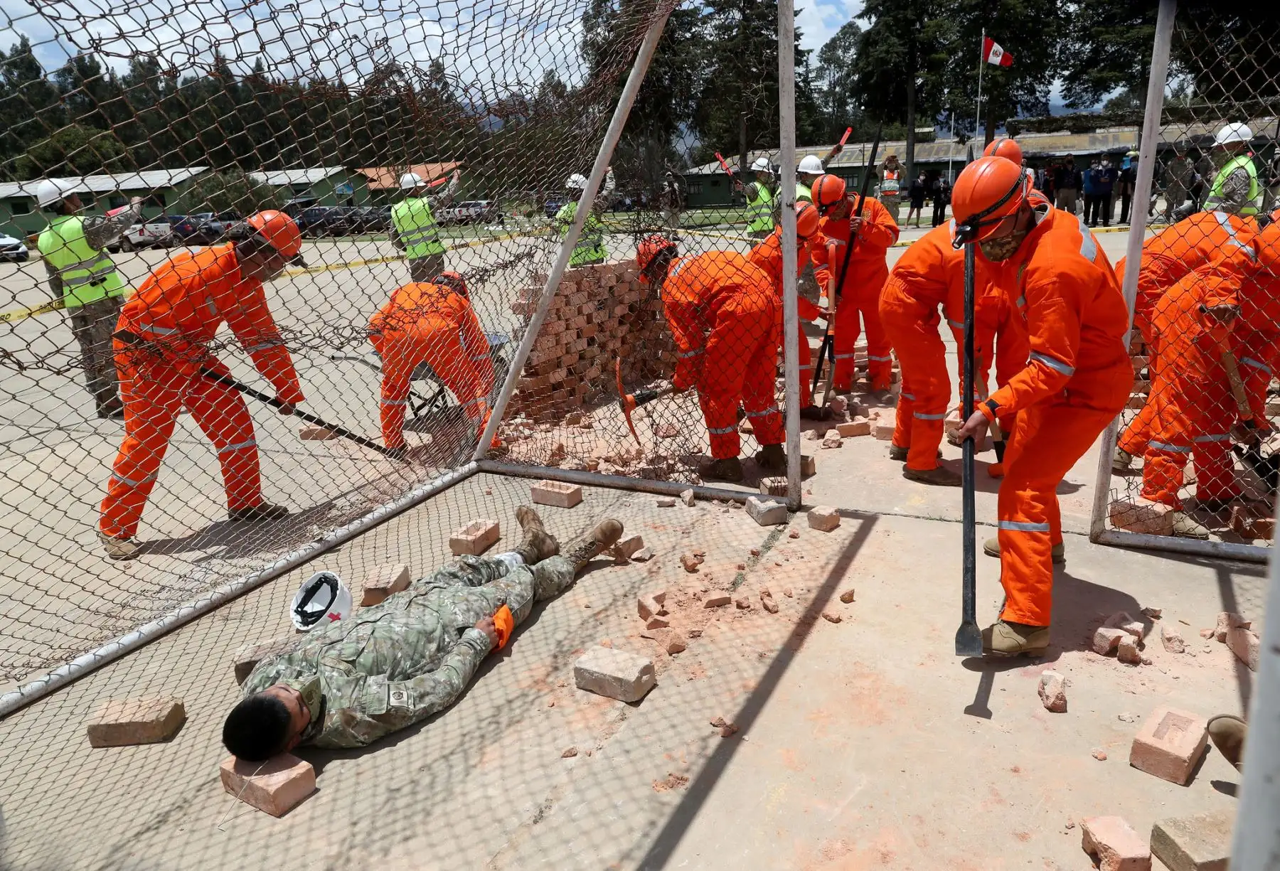 Ministra de Defensa, Nuria Esparch llega a Cajamarca con medicinas y 1800 kilos de equipos de protección personal para combatir el covid-19. Foto: Mindef