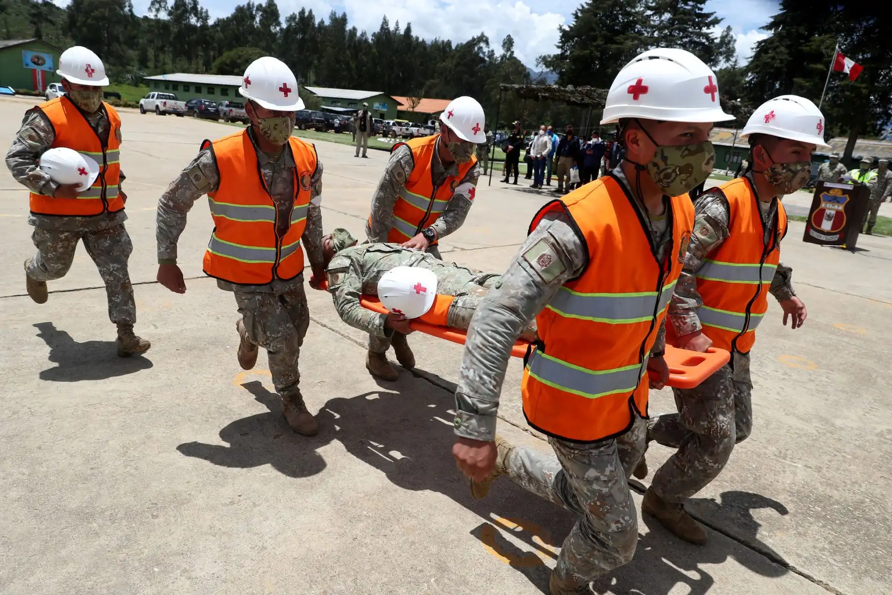 Ministra de Defensa, Nuria Esparch llega a Cajamarca con medicinas y 1800 kilos de equipos de protección personal para combatir el covid-19. Foto: Mindef