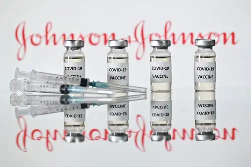 El gigante farmacéutico divulgó la semana pasada los primeros resultados de los ensayos clínicos, que fueron realizados a 44,000 pacientes en ocho países. Foto: AFP